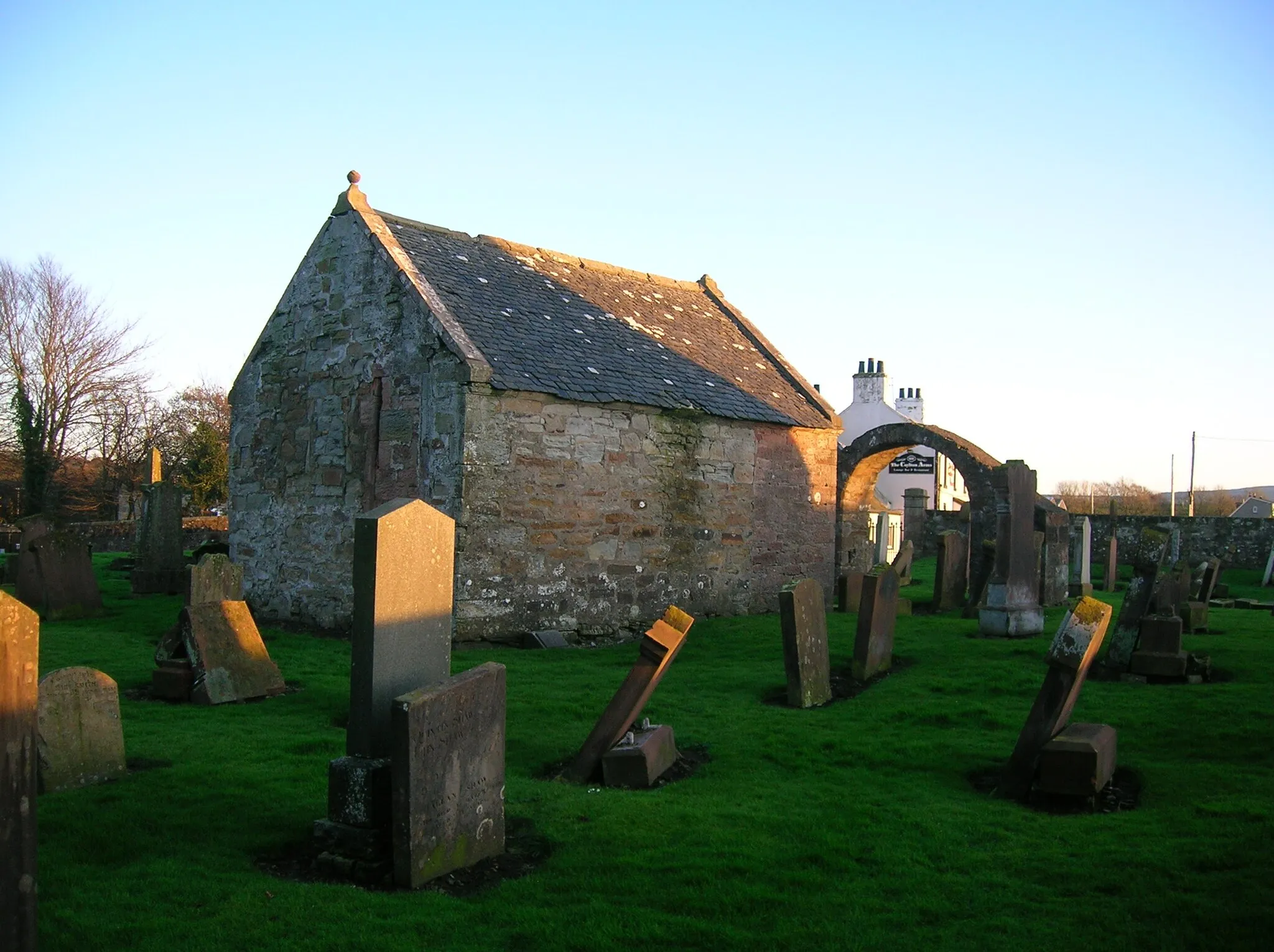 Photo showing: The Hamilton Aisle and Southern transept arch, Coylton old parish church and cemetery, Low Coylton, East Ayrshire, Scotland.