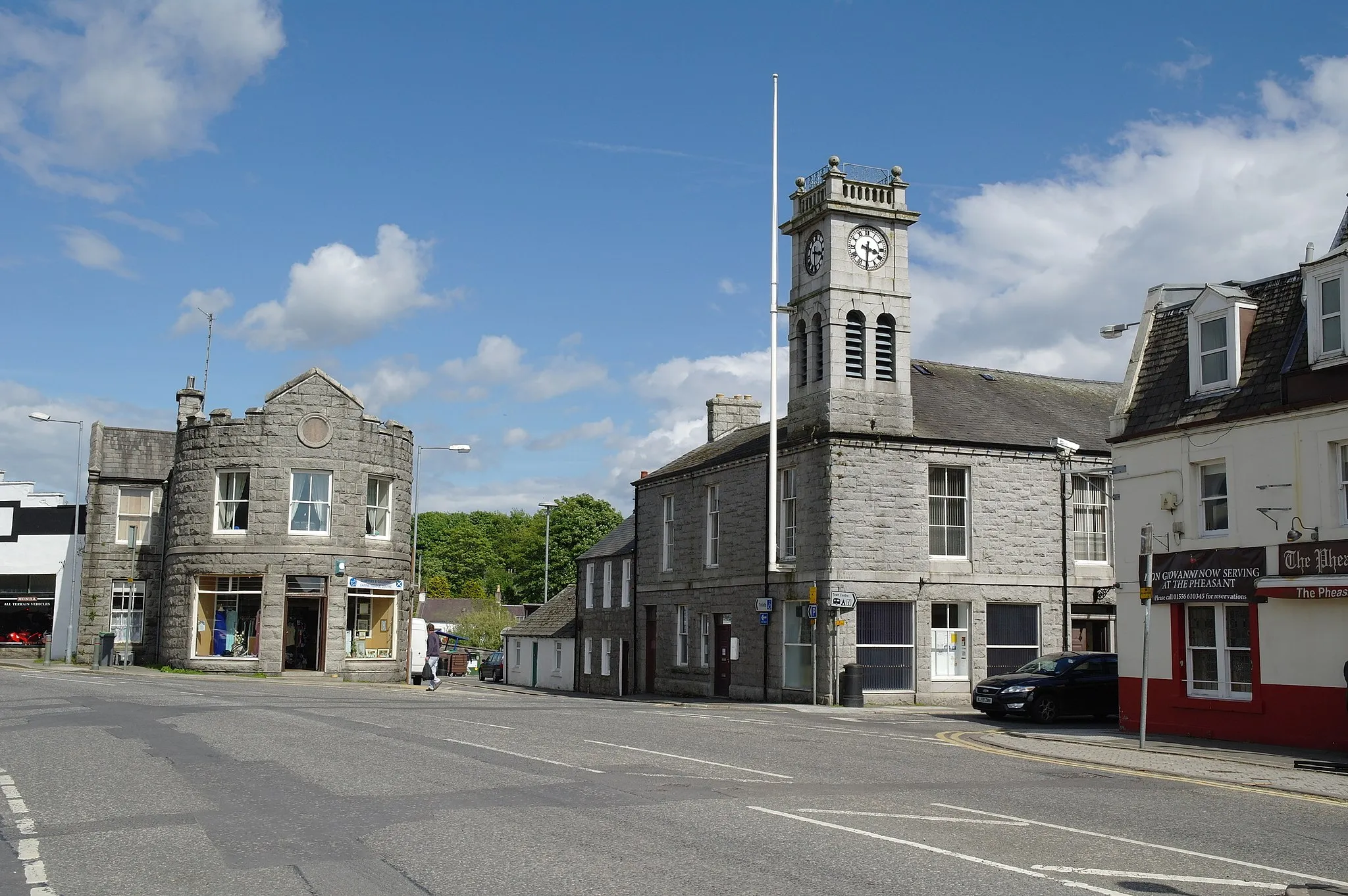 Photo showing: The Town Hall and Roundhouse in Dalbeattie.
