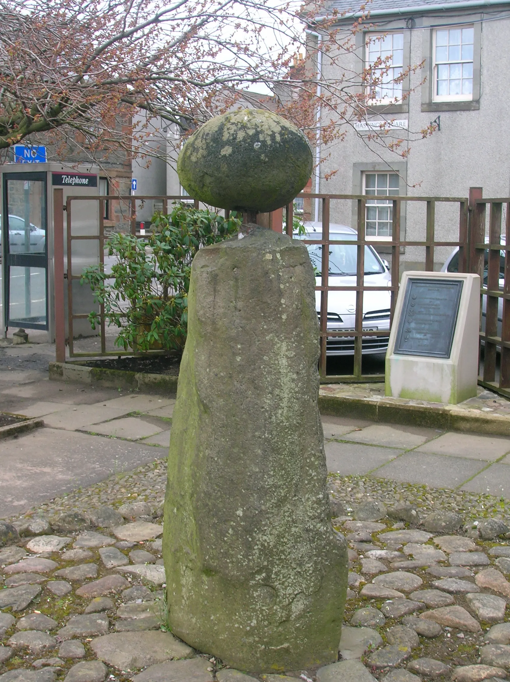 Photo showing: The Dagon Stone in Hasting's Square, Darvel, East Ayrshire, Scotland. 2007.