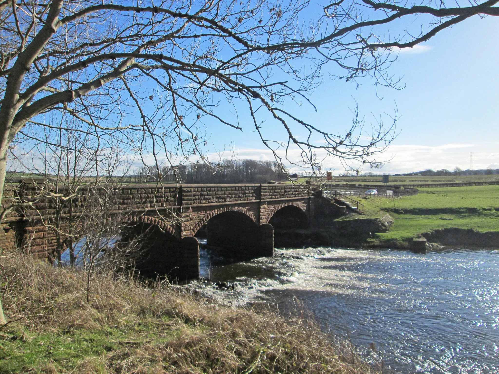 Photo showing: Holmsford Bridge over the River Irvine, on the B730 road south from Dreghorn looking towards Drybridge