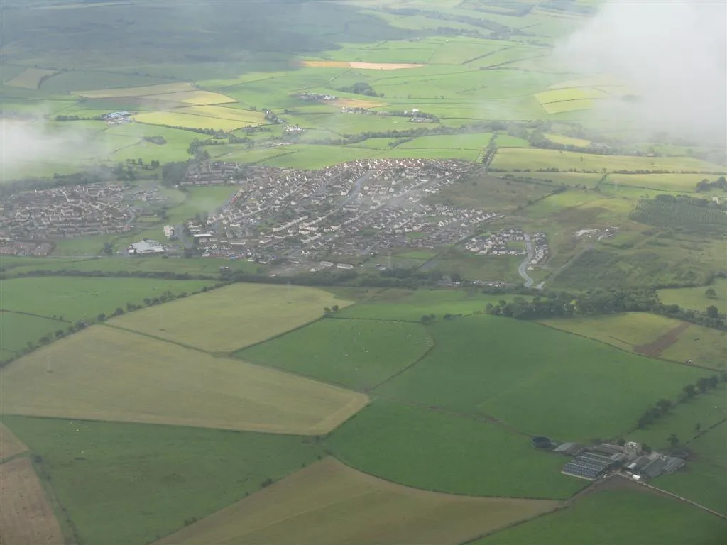 Photo showing: Drongan, near to Drongan, East Ayrshire, Great Britain.
As seen on approach to Prestwick Airport, with Drongan Hall farm in the right foreground.