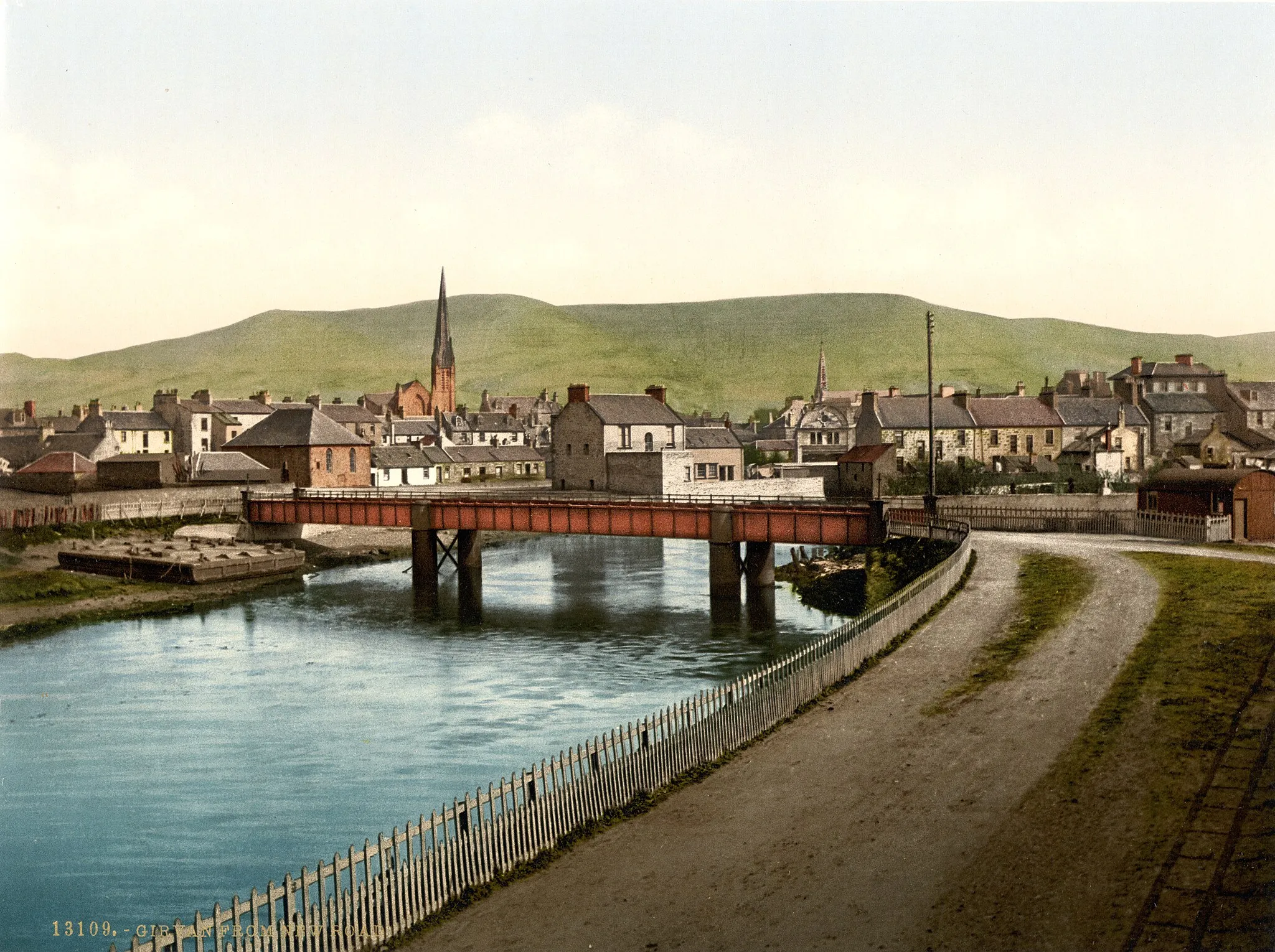 Photo showing: View of Girvan, Scotland, from New Road. 1 photomechanical print : photochrom, color.