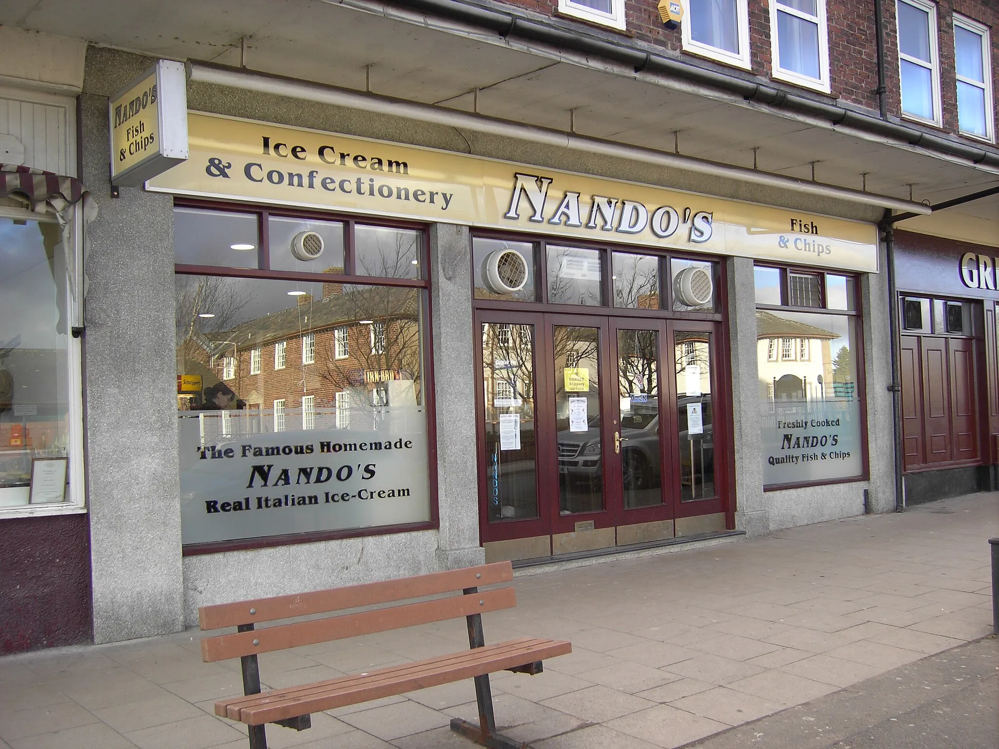 Photo showing: Nando's Traditional fish and chip shop, Central Avenue, Gretna.