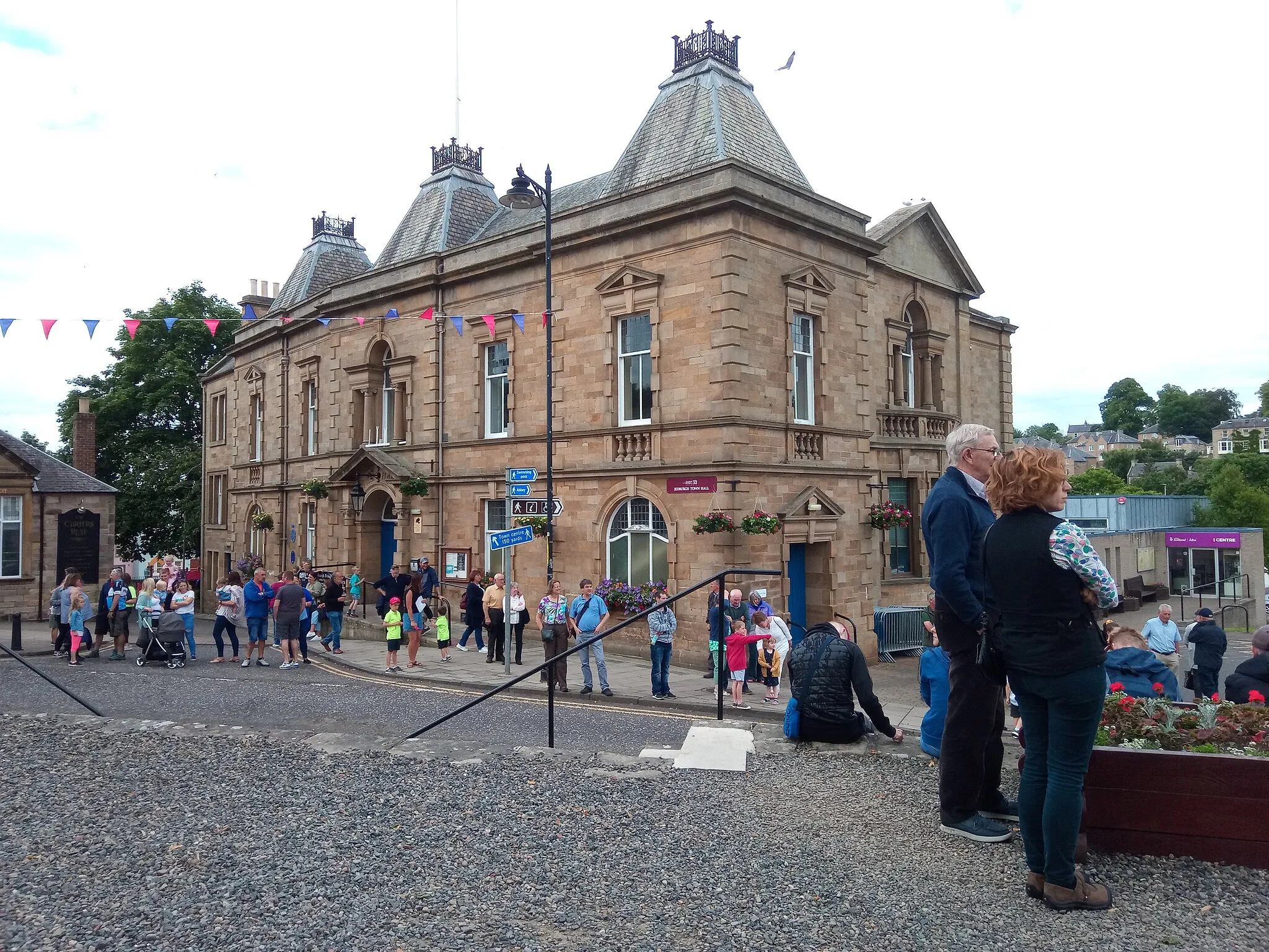 Photo showing: Jedburgh Town Hall during the festival