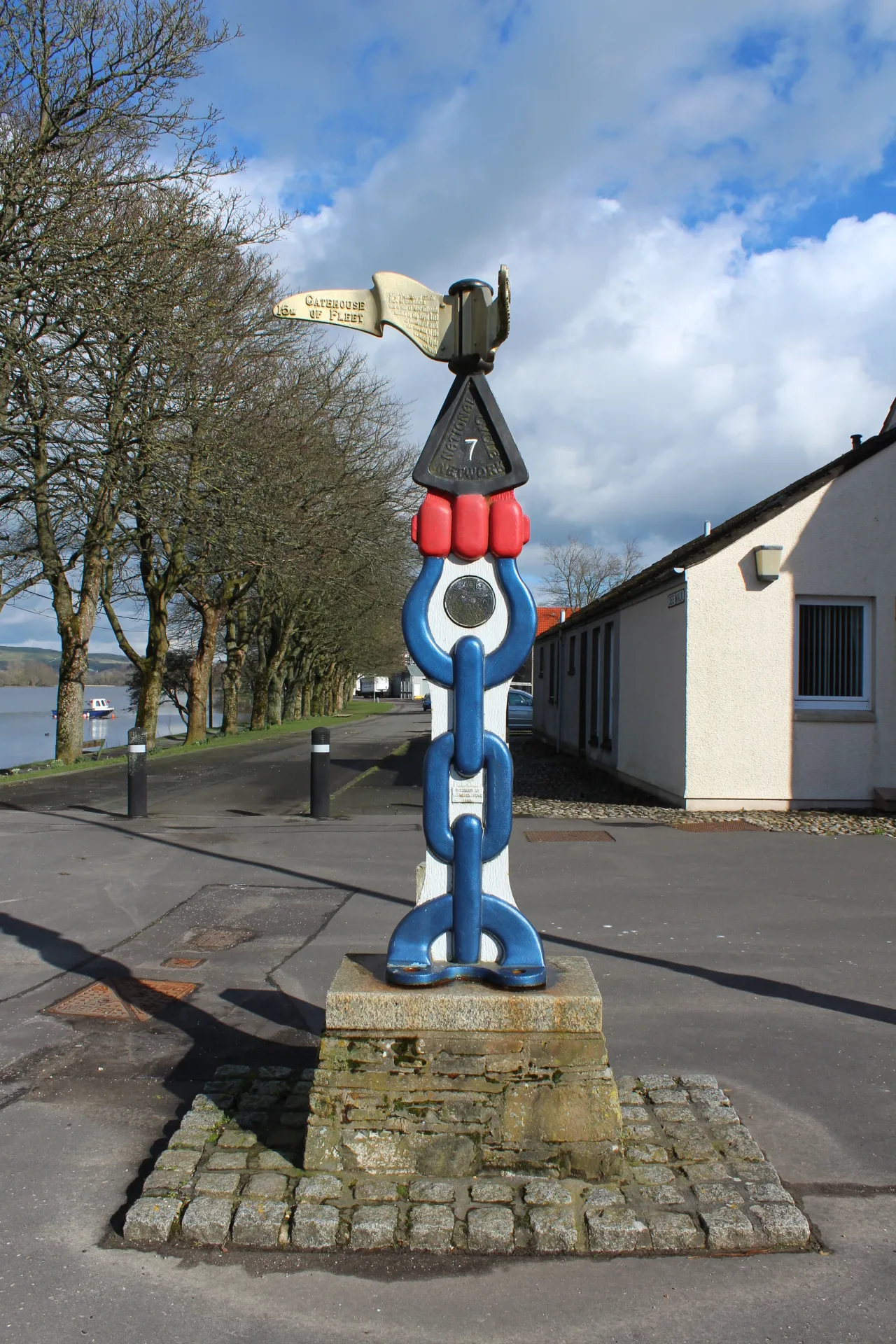 Photo showing: National Cycle Route 7 Marker, Kirkcudbright