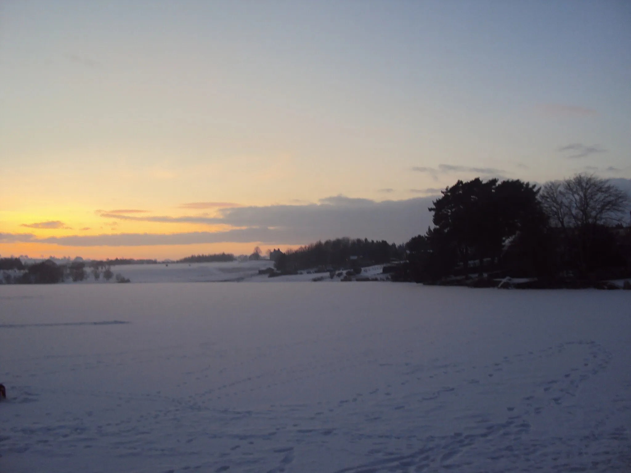 Photo showing: This is a photo of a Christmas day sunset at the kirk loch in Lochmaben.