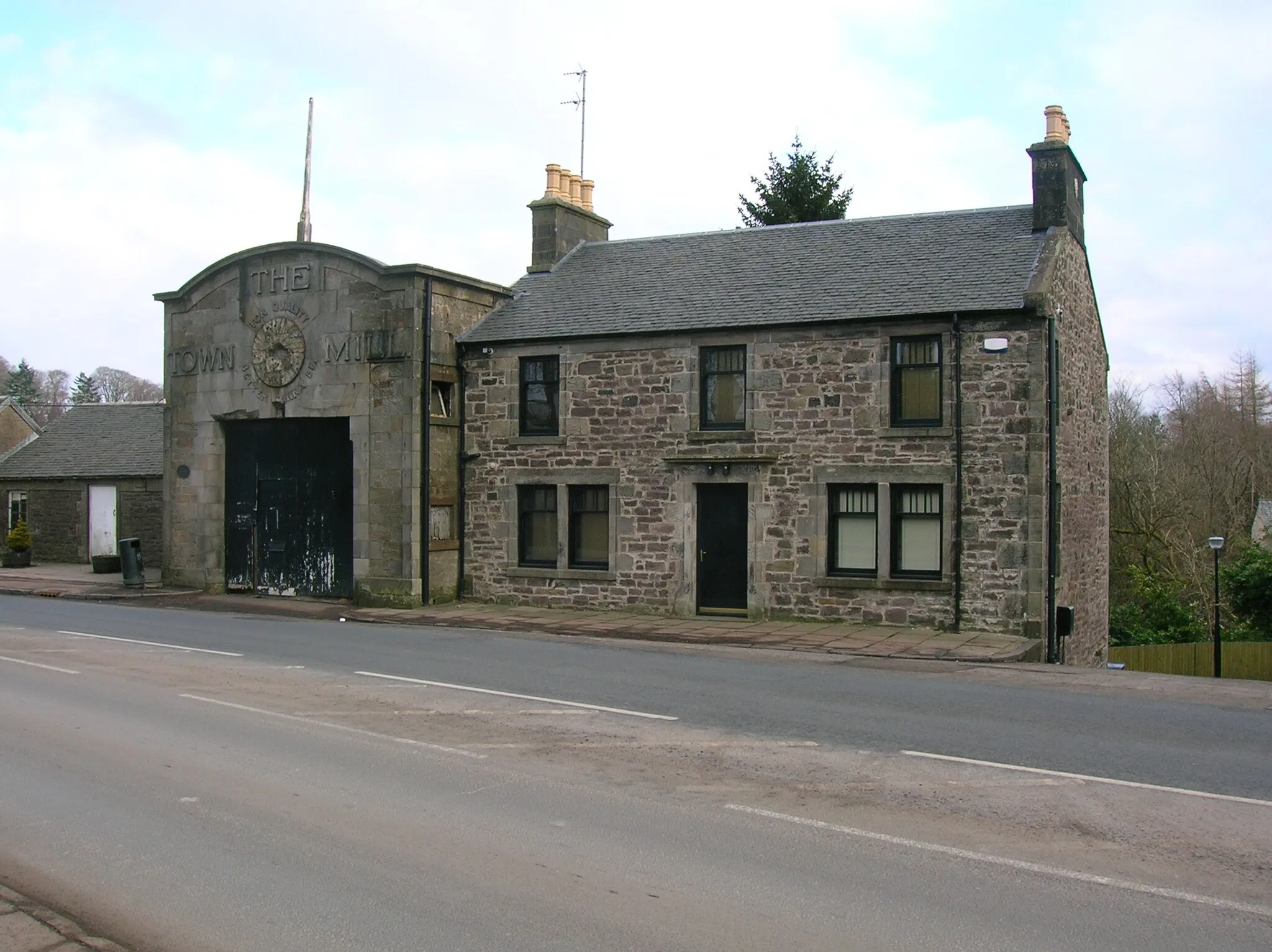 Photo showing: The old Town Mill and Miller's House at Strathaven, South Lanarkshire, Scotland.