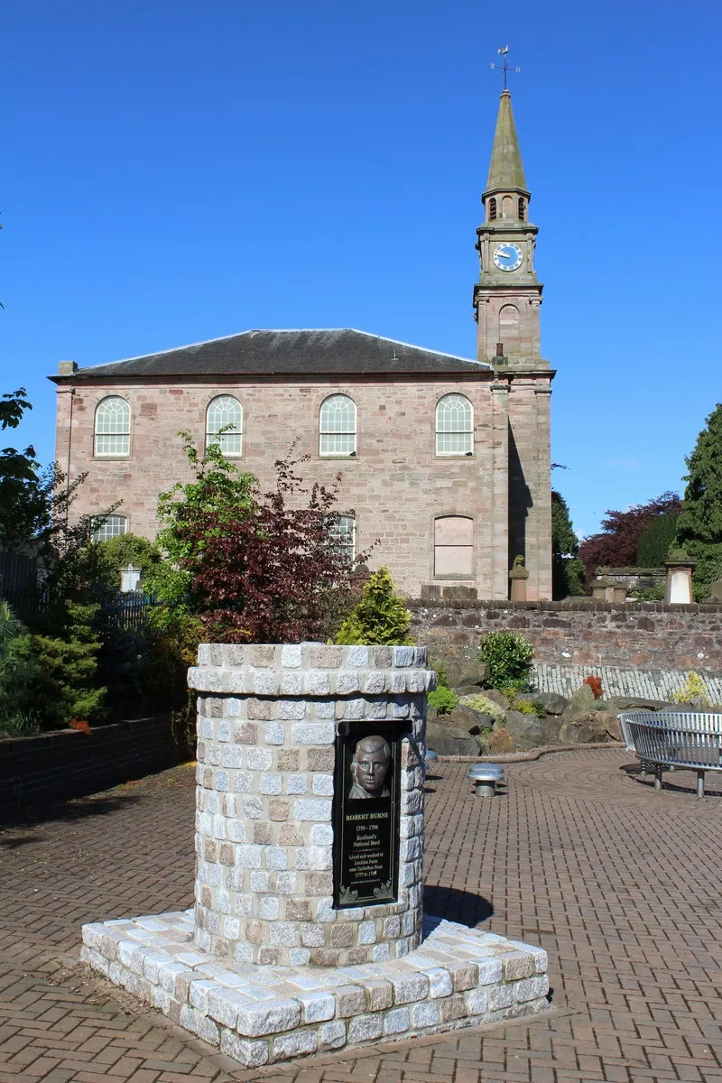 Photo showing: Tarbolton Parish Church of Scotland & Burns Memorial