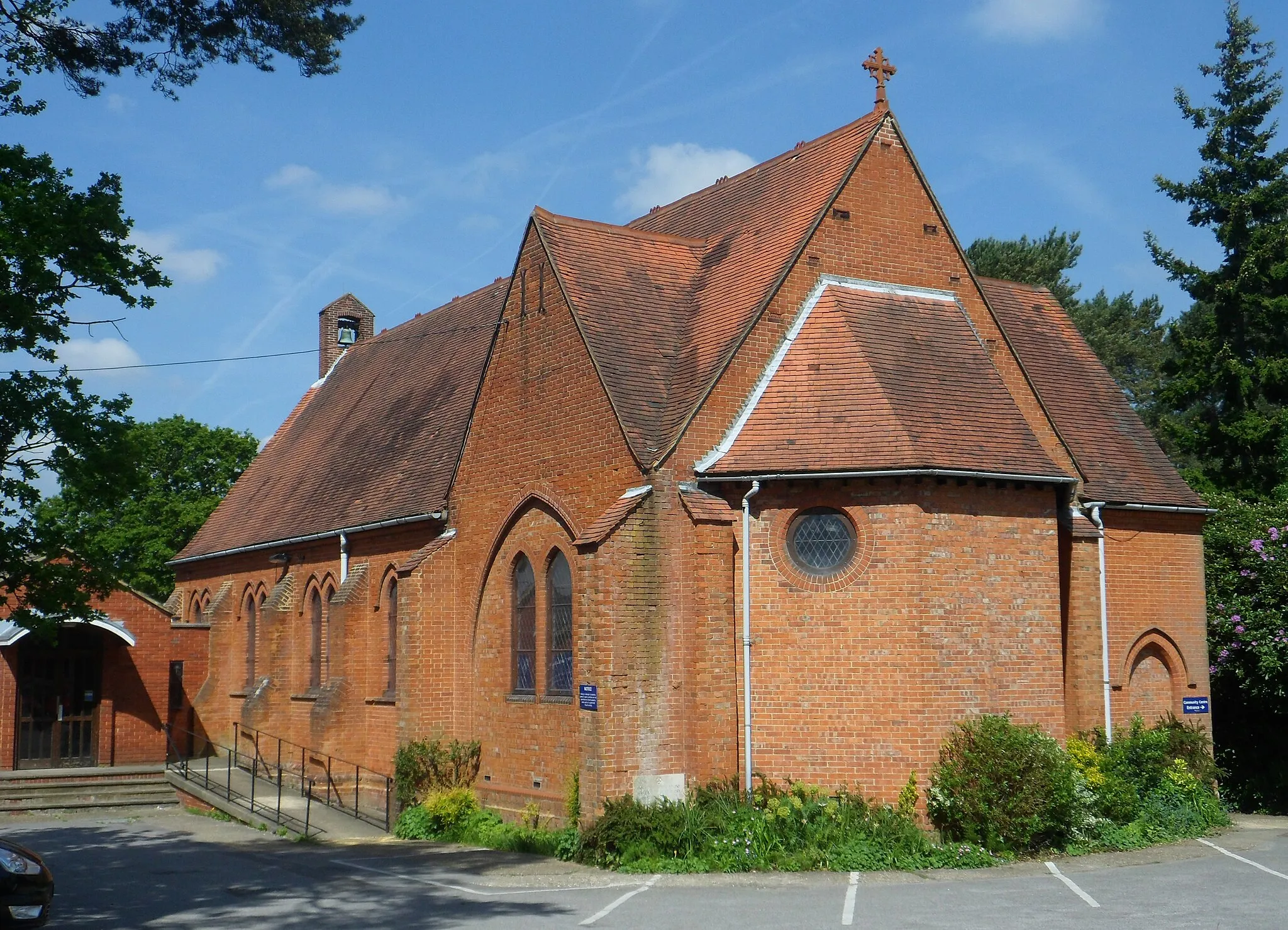 Photo showing: St Mary's Church, Wood Street, Ash Vale, Borough of Guildford, Surrey, England.