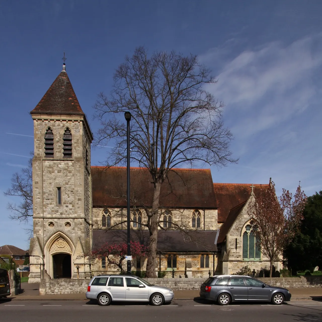 Photo showing: St Matthew's parish church tower, Church Road, Ashford, Middlesex, seen from south south-west