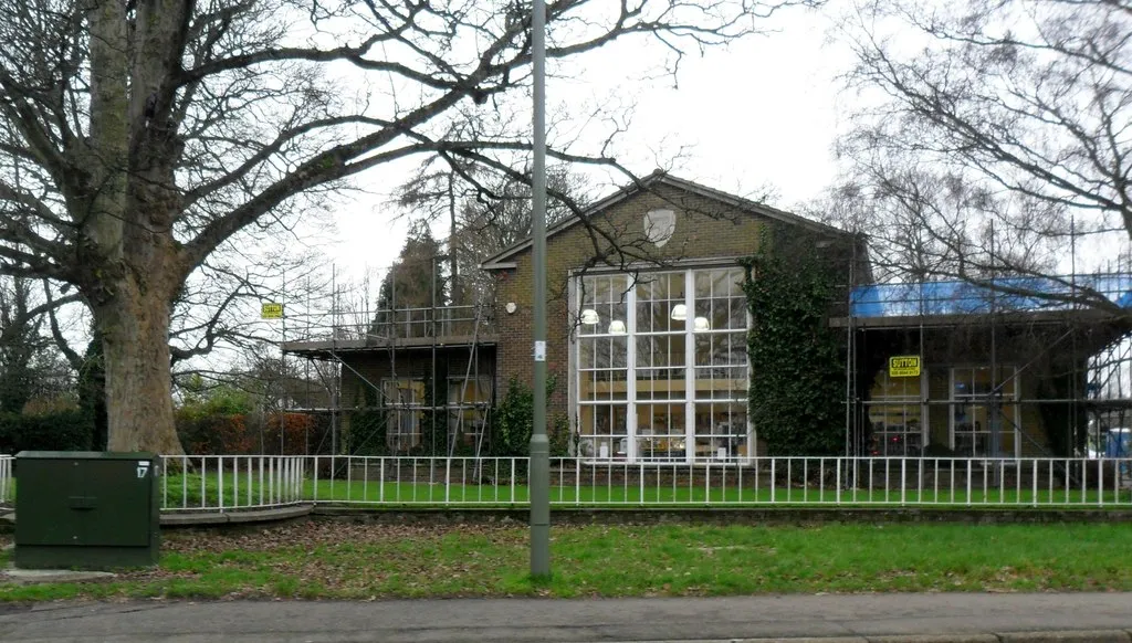 Photo showing: Banstead library