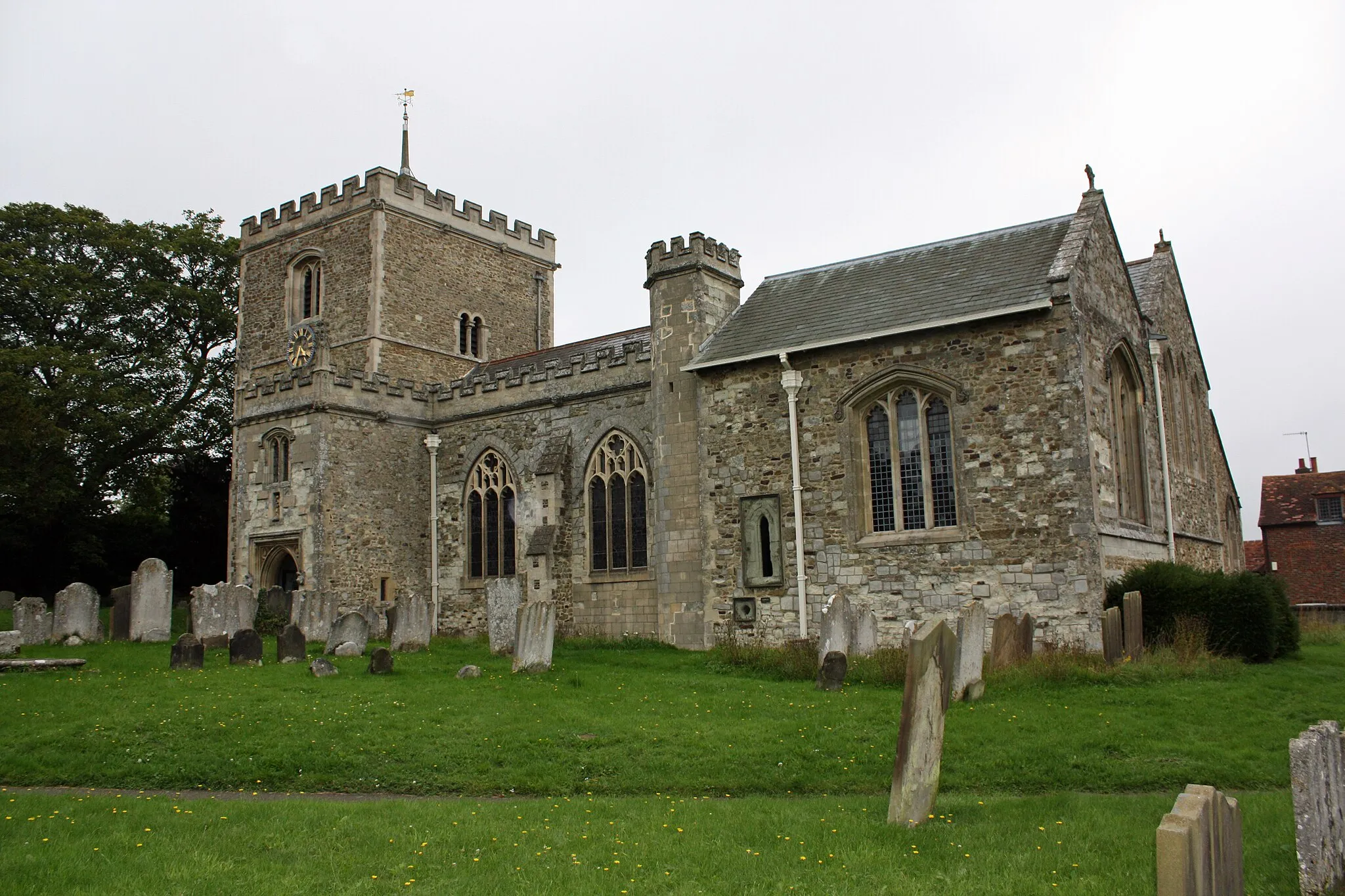 Photo showing: Exterior of Bletchingley Church