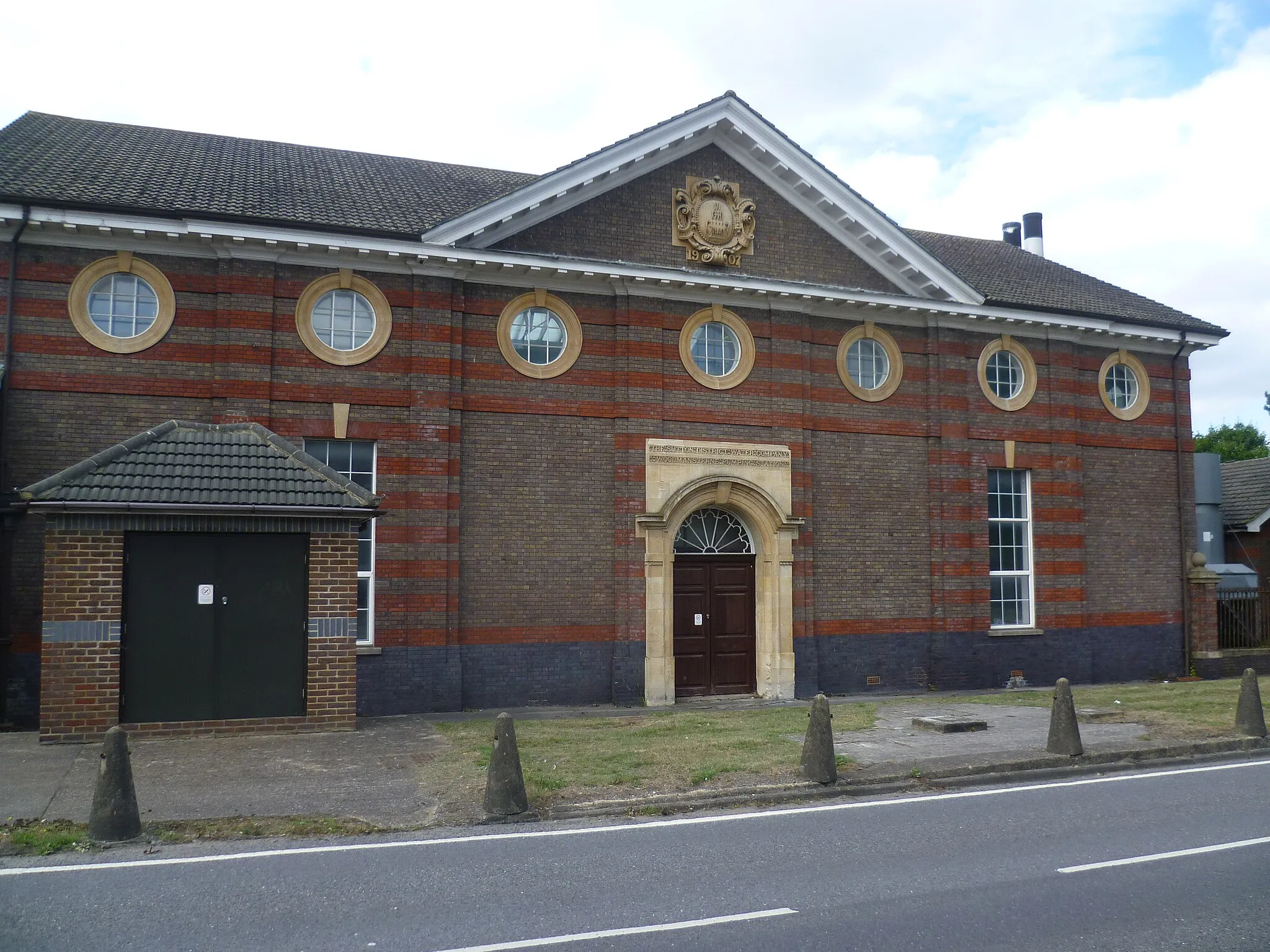 Photo showing: Woodmansterne Pumping Station