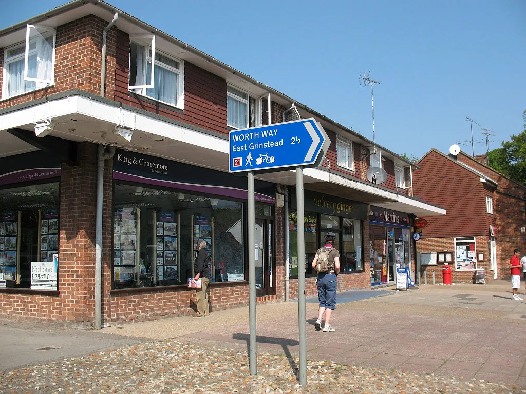 Photo showing: Shops on Station Road