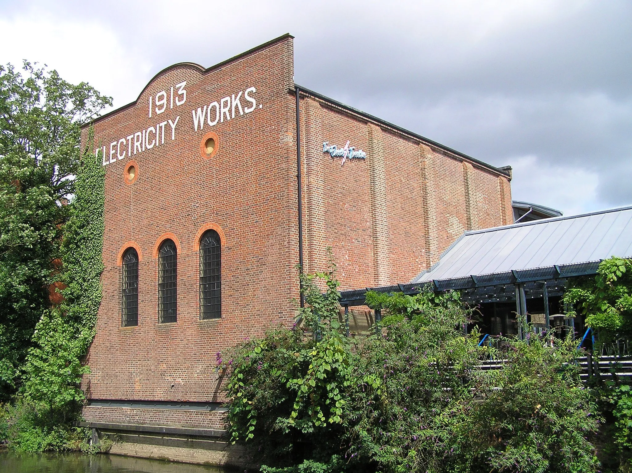 Photo showing: Electric Theatre, Guildford - former electricity works, seen from across the River Wey
