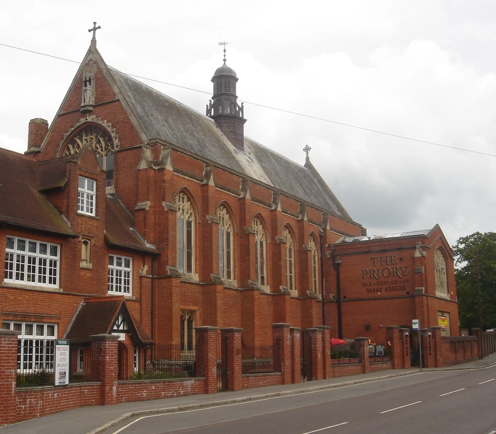 Photo showing: Former Priory of Our Lady of Good Counsel, Haywards Heath, District of Mid Sussex, West Sussex, England. Built 1887-88 for a community of nuns from Bruges, this building was also Haywards Heath's first Roman Catholic church. A separate church (St Paul's) was established nearby in 1930, the nuns moved to Sayers Common in 1978 and the building has been converted into a restaurant, offices and conference facilities.