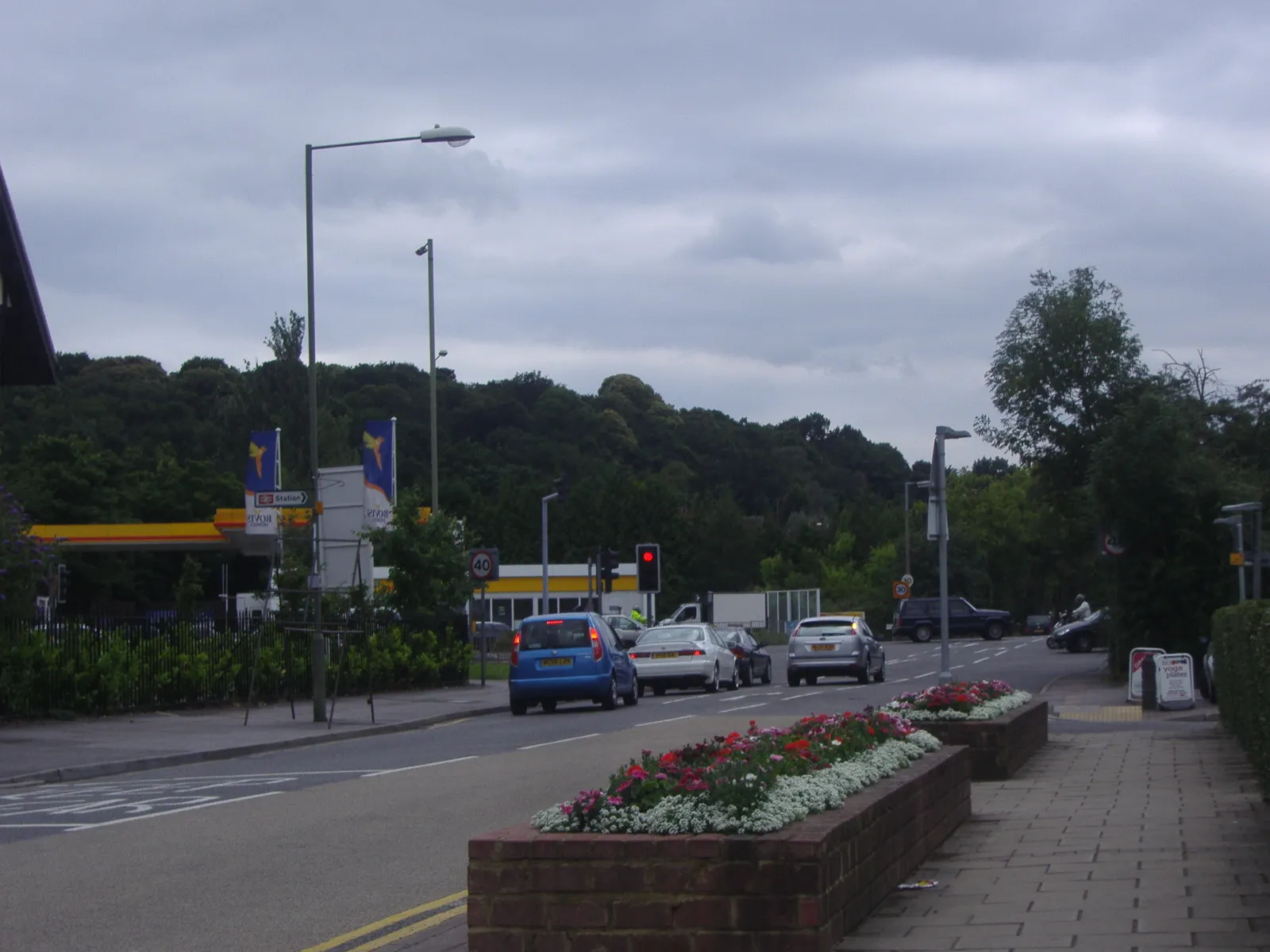 Photo showing: Manor Road, Hinchley Wood