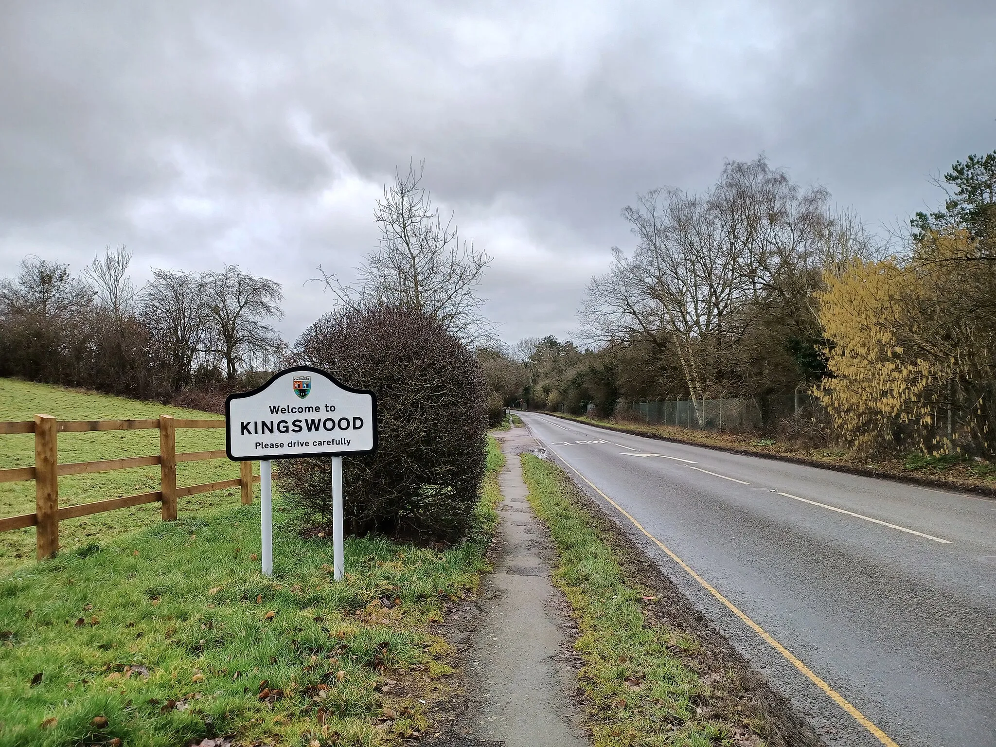 Photo showing: B2032 road at Kingswood, Surrey, England.