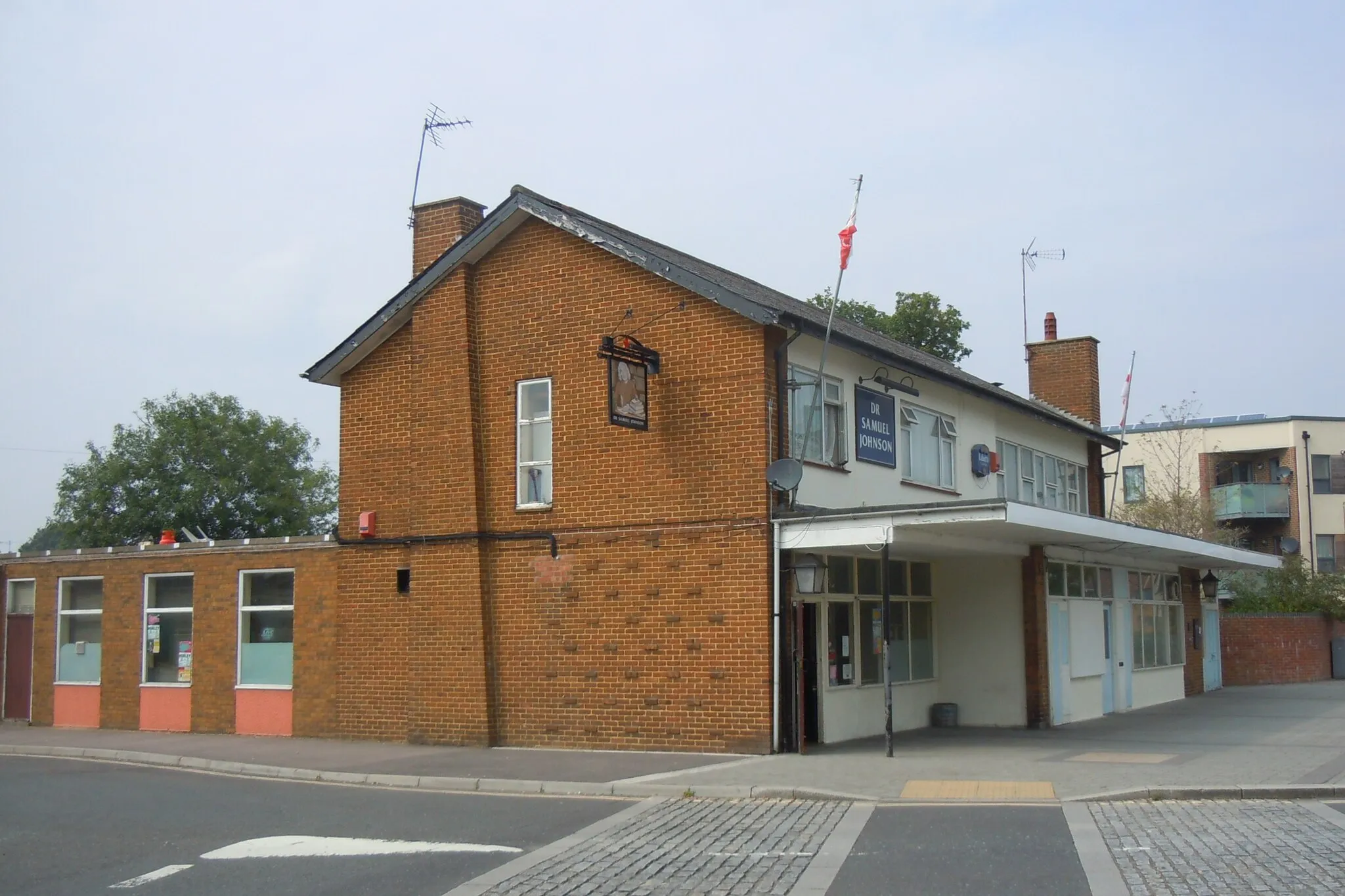 Photo showing: Dr Samuel Johnson Pub, Stagelands, Langley Green, Crawley, West Sussex, England.