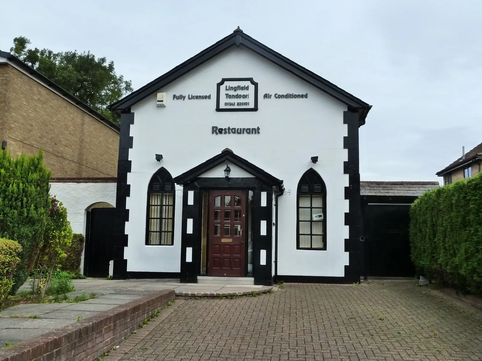 Photo showing: "Lingfield Tandoori" -  clearly once a chapel - in Lingfield, Surrey