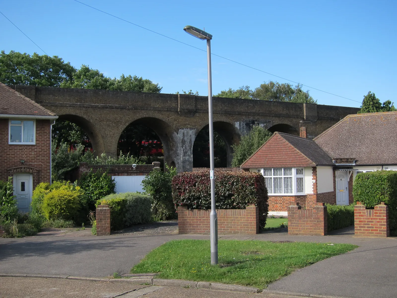 Photo showing: Hampton Court Junction