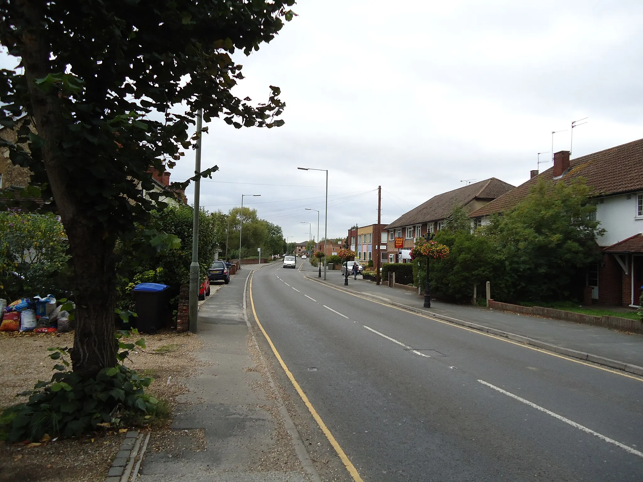 Photo showing: High Street, Old Woking