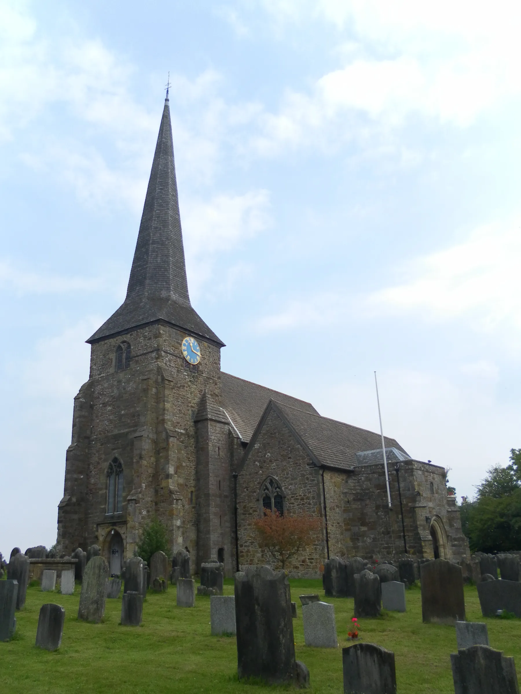 Photo showing: St Peter and St Paul's Church, Wadhurst, Wealden District, East Sussex, England.  The ancient Anglican parish church of Wadhurst. Listed at Grade I by English Heritage (NHLE Code 1028097)