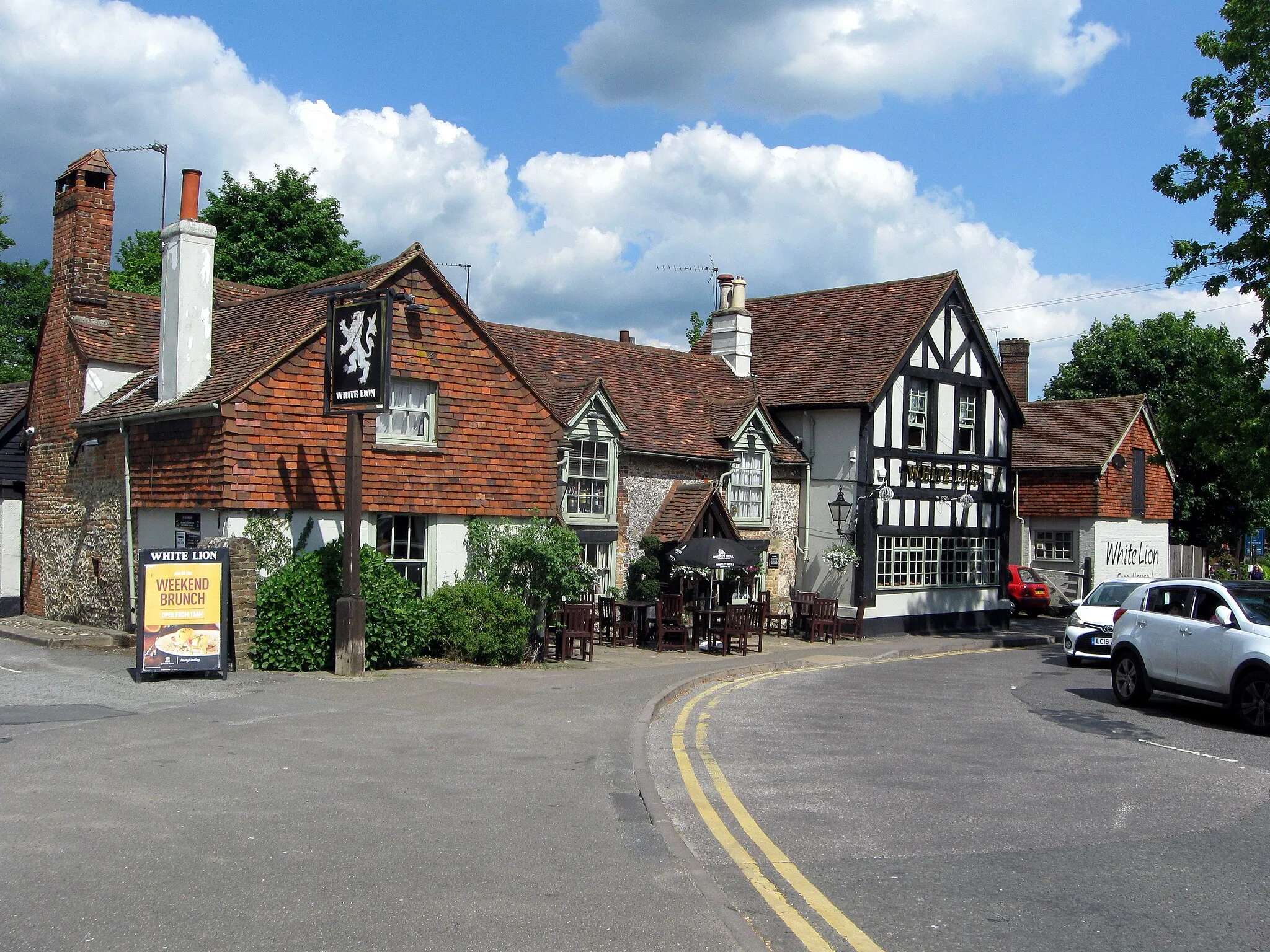 Photo showing: Public house, The White Lion in Warlingham, Surrey, UK