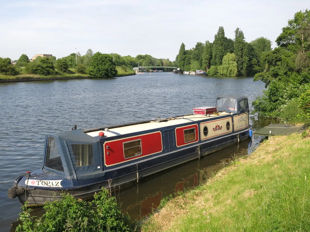 Photo showing: "Topaz" - a narrow boat on the River Thames above Platt's Eyot