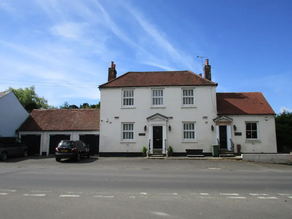 Photo showing: Shoulders and Cucumber Cottage