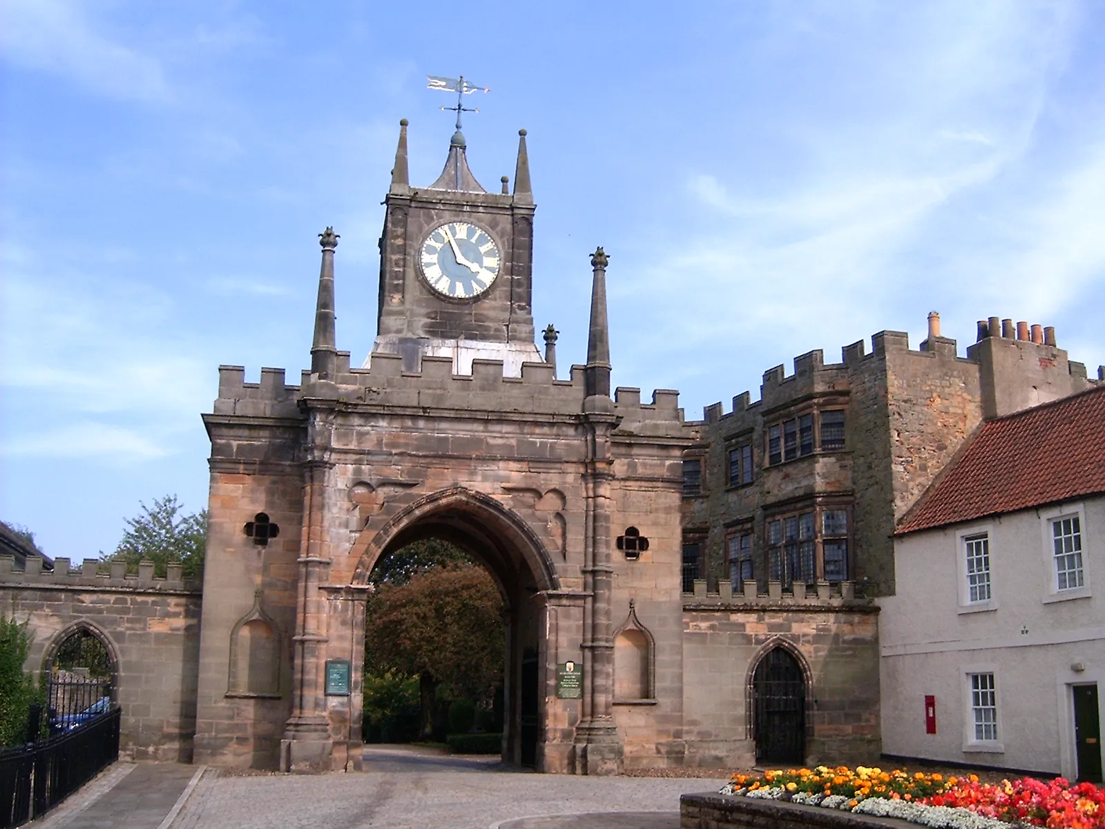 Photo showing: Gatehouse to the outer grounds of Auckland Castle — in County Durham.