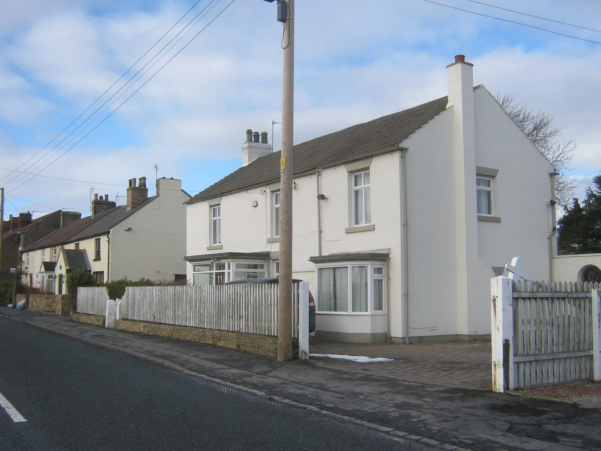 Photo showing: Residences in Etherley Road (B6282) at Low Etherley