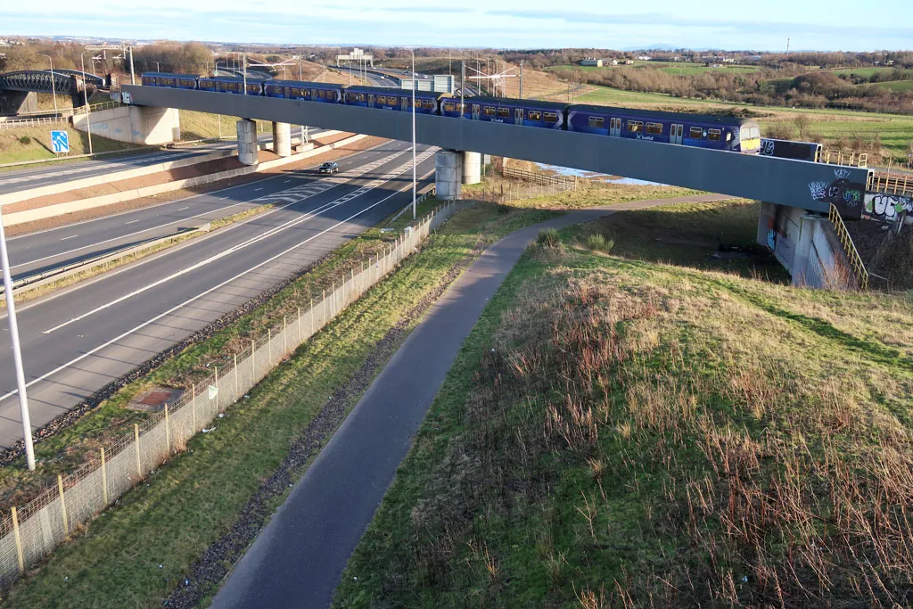 Photo showing: Railway bridge at Bargeddie