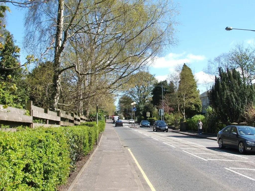 Photo showing: East Kilbride Road, Busby