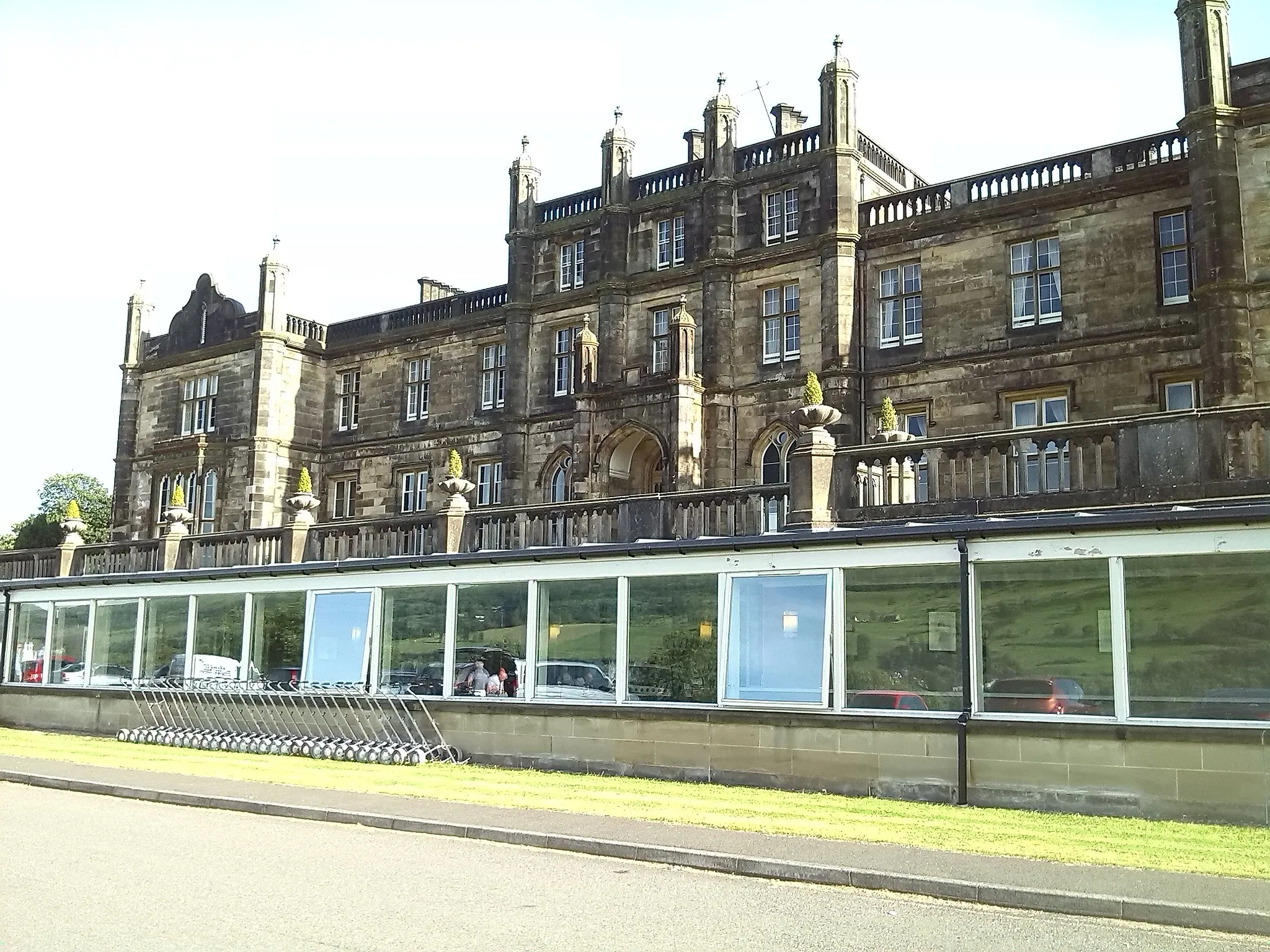 Photo showing: Erskine House. Also known as the Earl of Mar hotel. Grade A listed building. Designed by Sir Robert Smirke. Former Erskine hospital building.