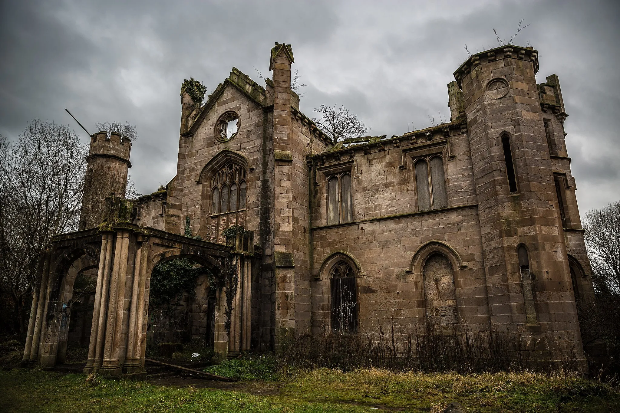 Photo showing: A side view of Cambusneathan Priory.