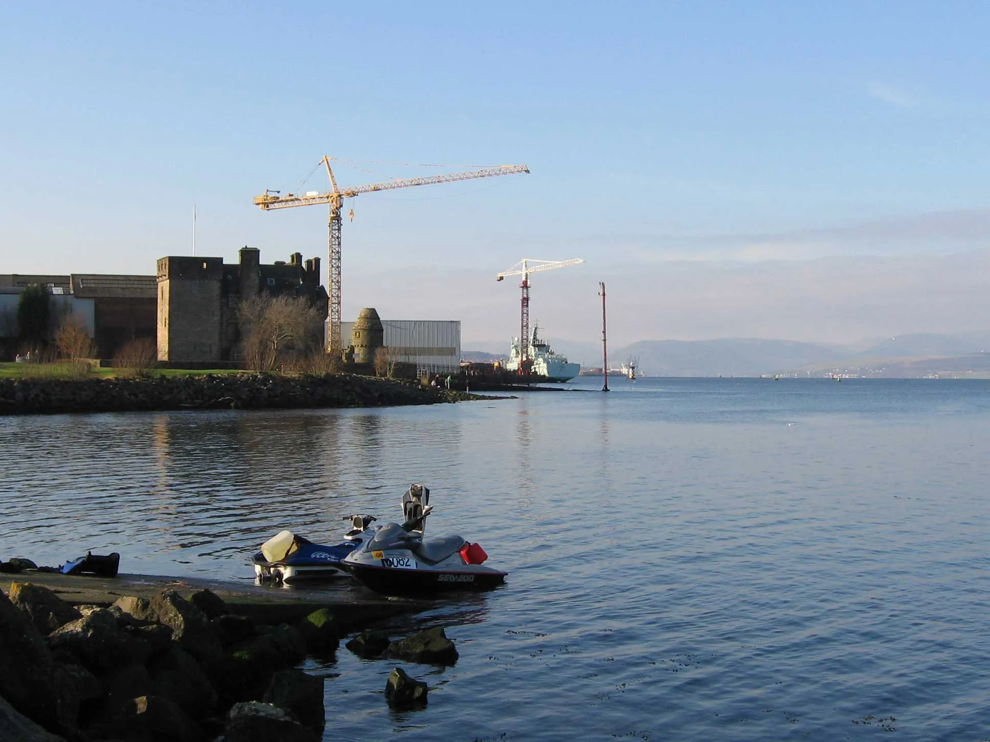Photo showing: Newark Castle, Port Glasgow and Ferguson Shipbuilders, the last shipyard on the Lower Clyde
