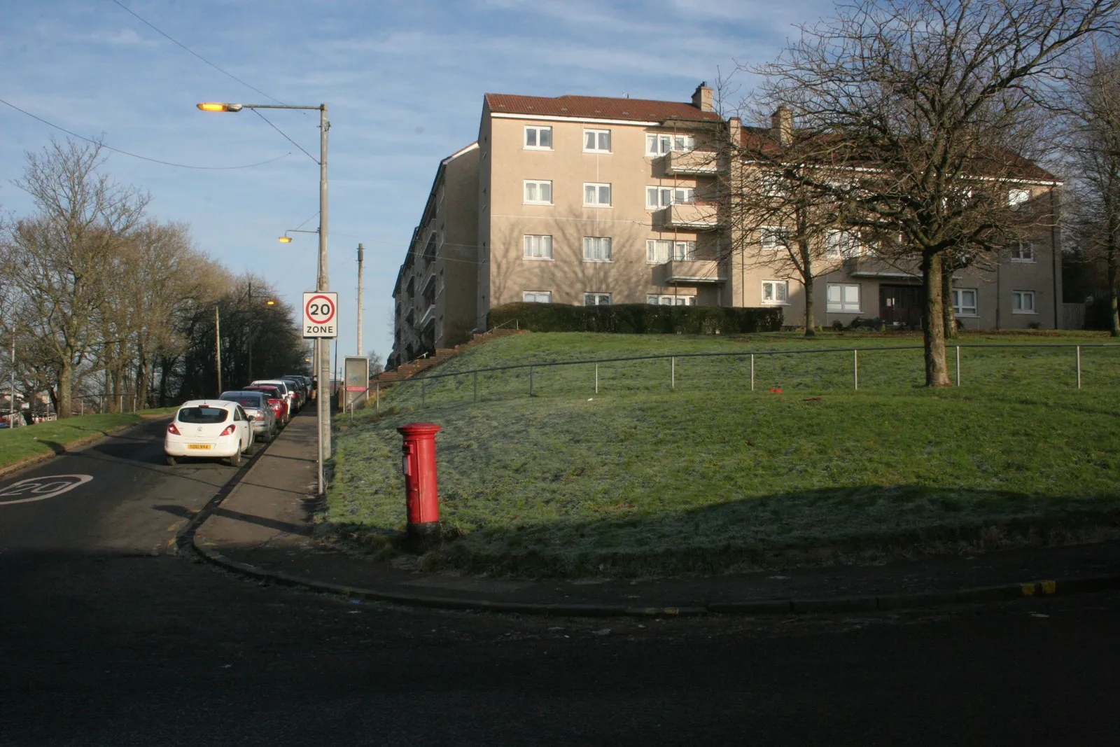 Photo showing: Flats on Barrmill Road