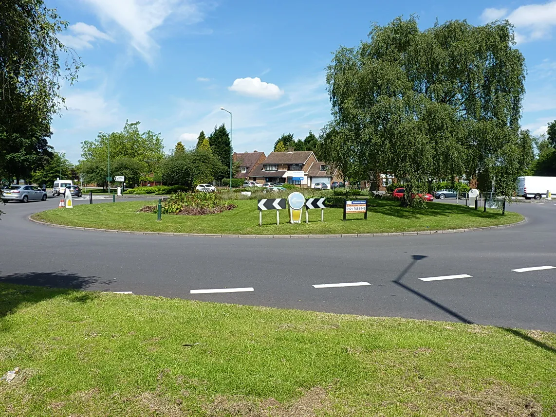 Photo showing: Bacon's End roundabout