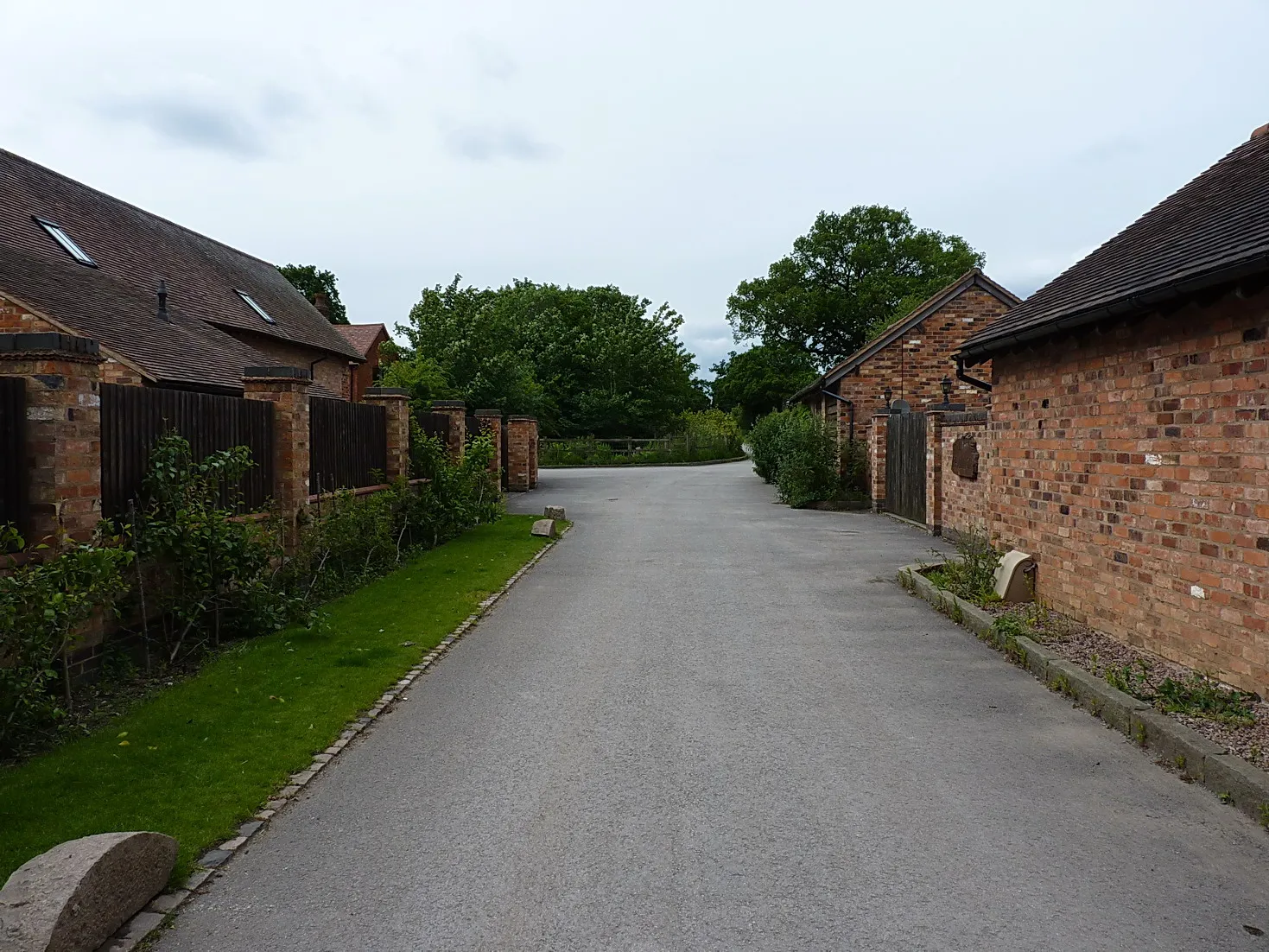 Photo showing: Barn conversions at Whitlock's End Farm