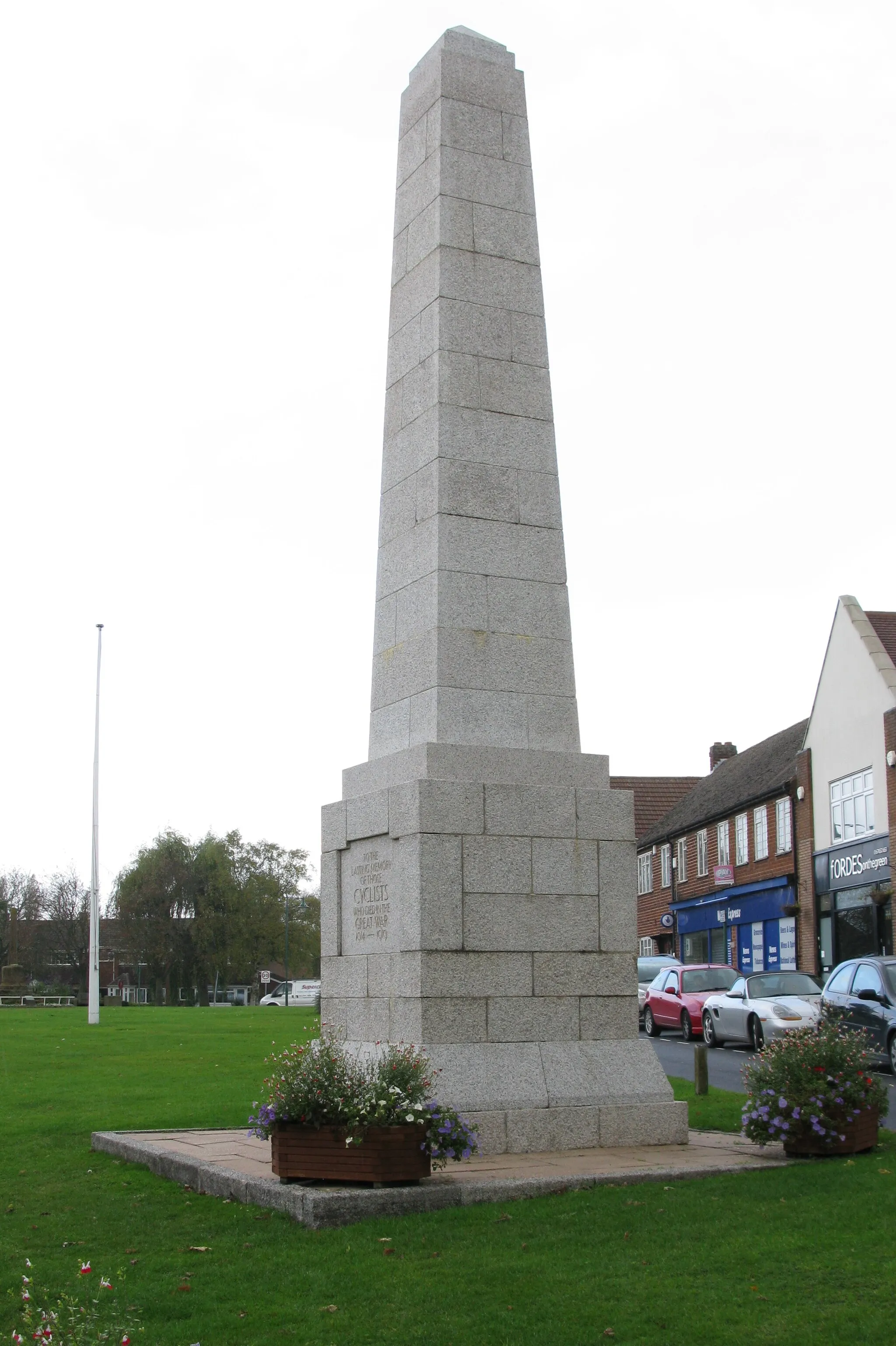 Photo showing: Photo of The Cyclists War Memorial, Meriden, West Mids