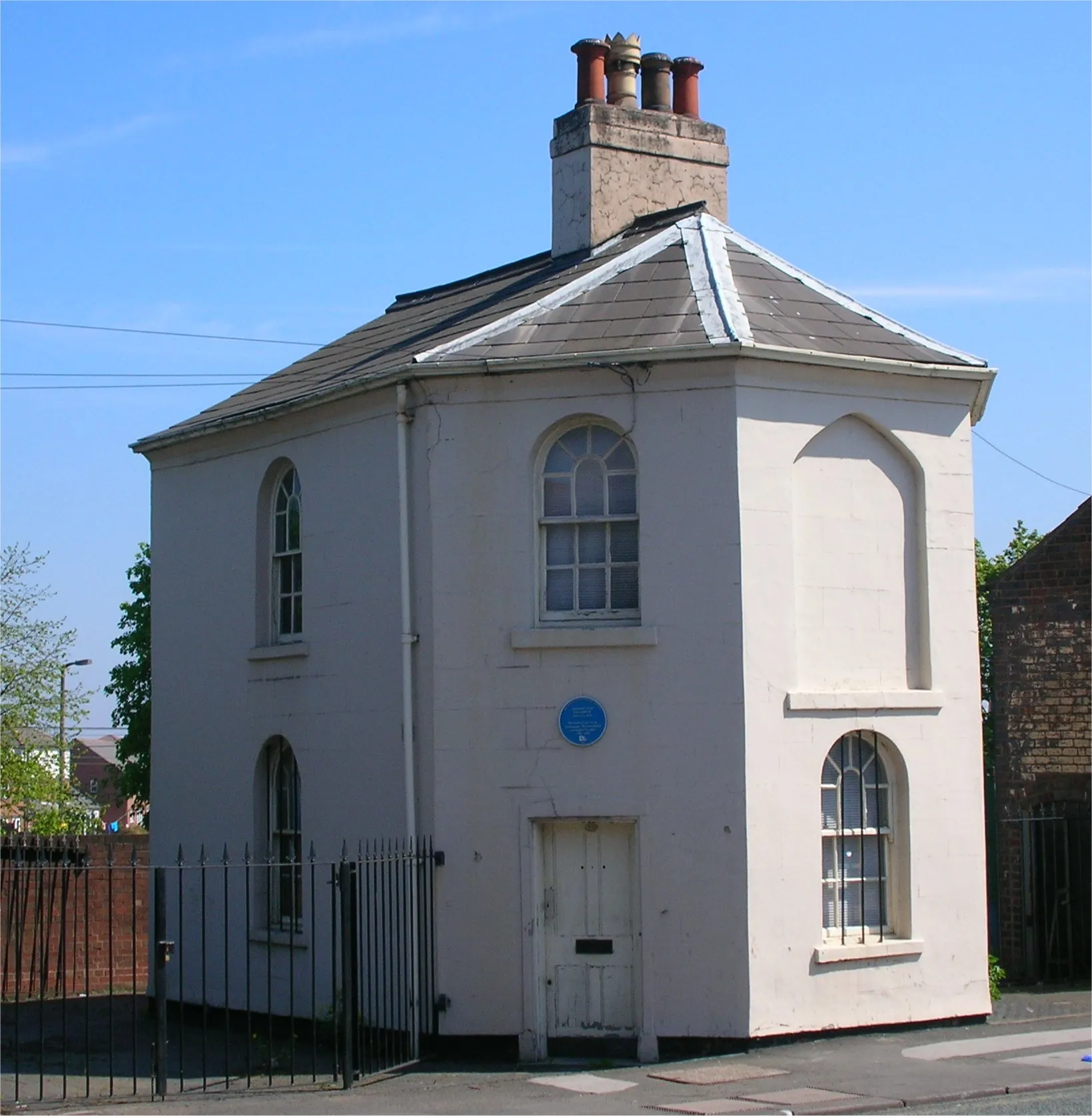 Photo showing: The old turnpike toll house in Smethwick, West Midlands, England. Designed by Yeoville Thomason. Grade II listed (IoE 219305). Photographed by me 2 May 2007. Oosoom)