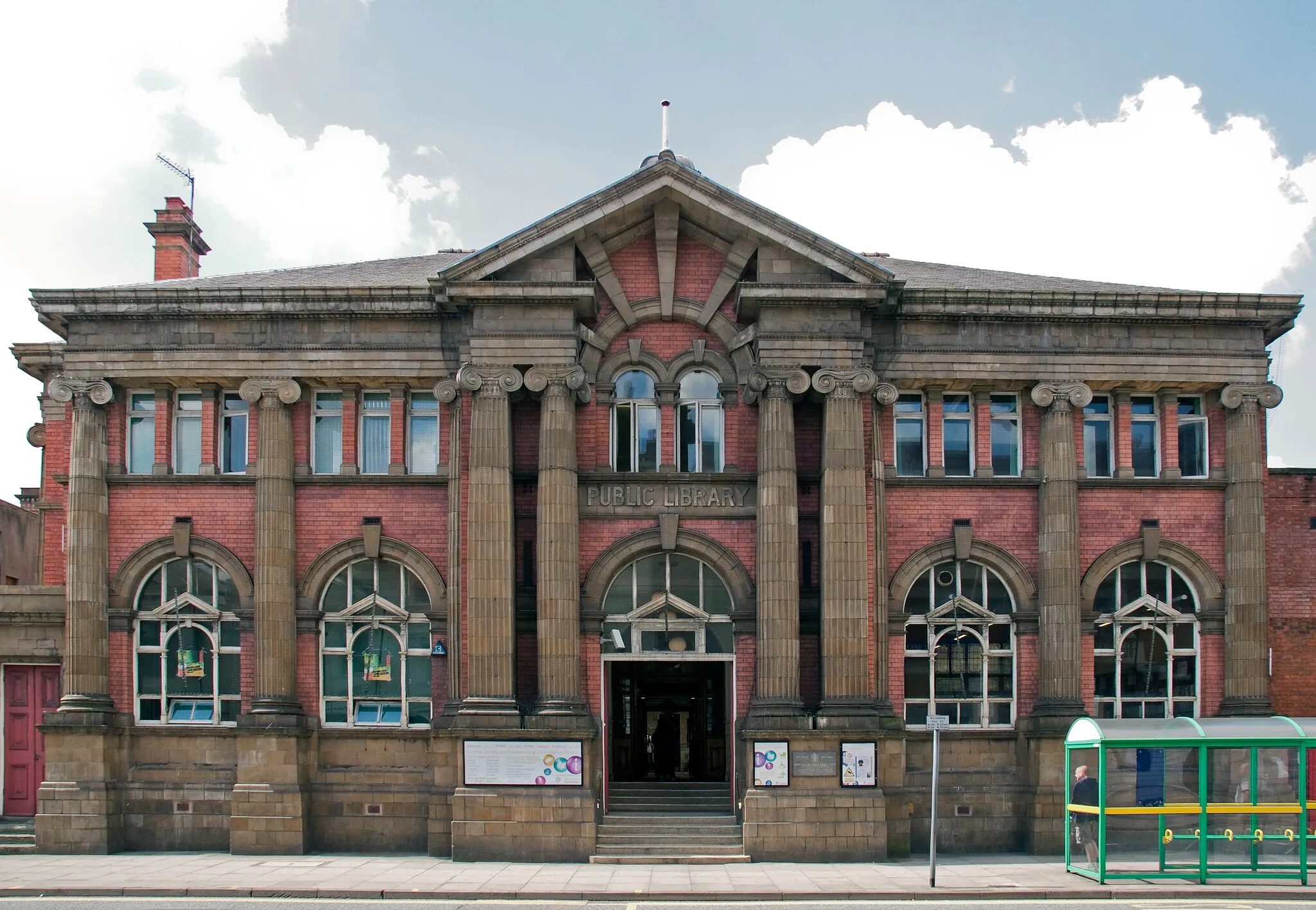 Photo showing: West Bromwich Public Library, West Midlands, England.