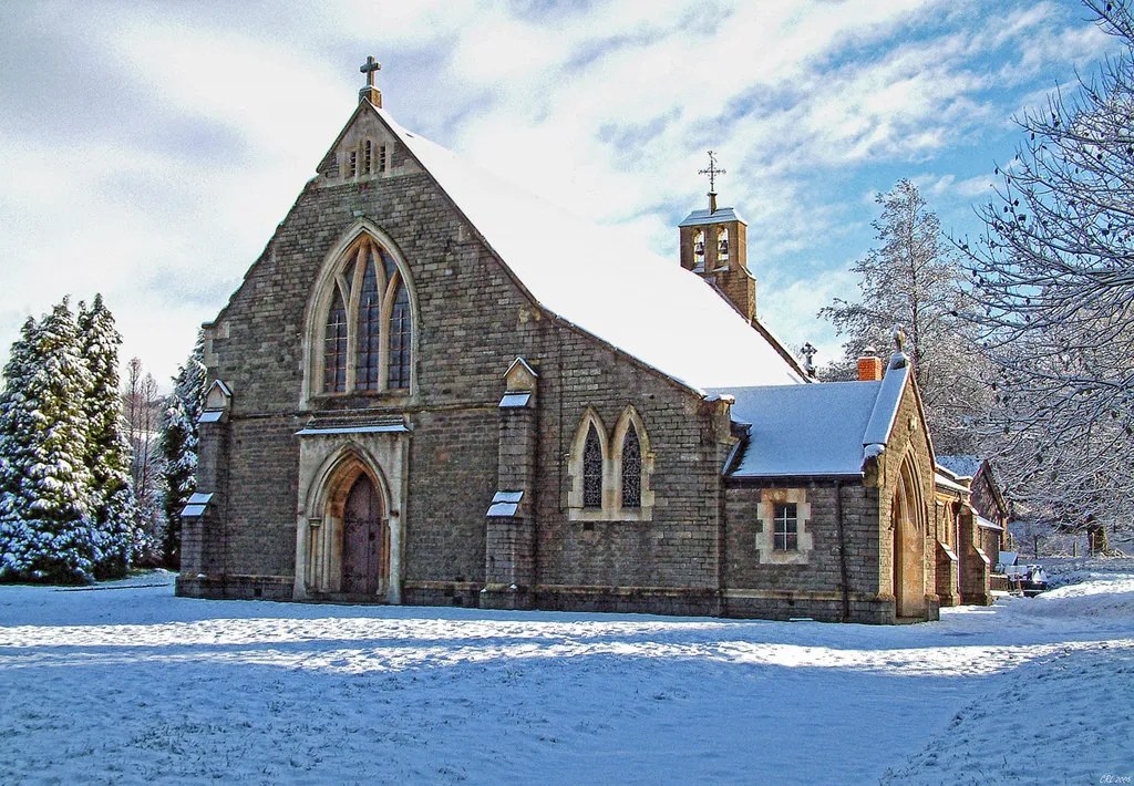 Photo showing: St Margaret's Church, Crynant. St Margaret's Church, Crynant. Nov 25th 2005.