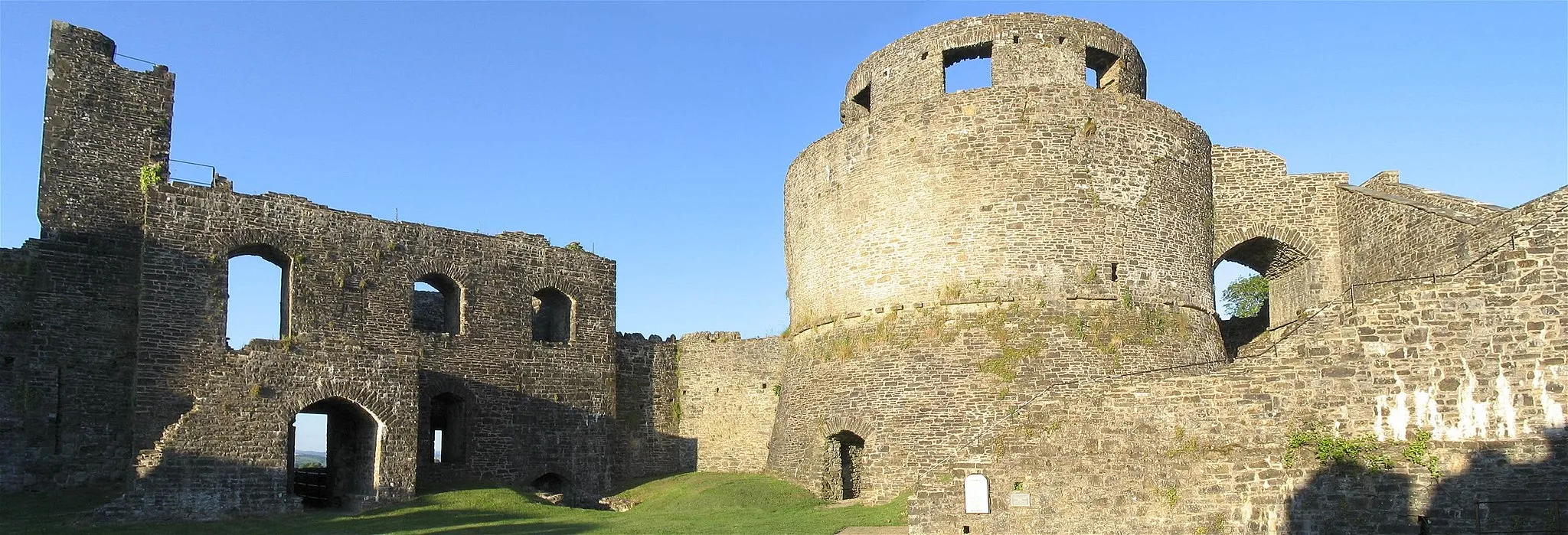 Photo showing: Dinefwr Castle, Dinefwr Park near Llandeilo