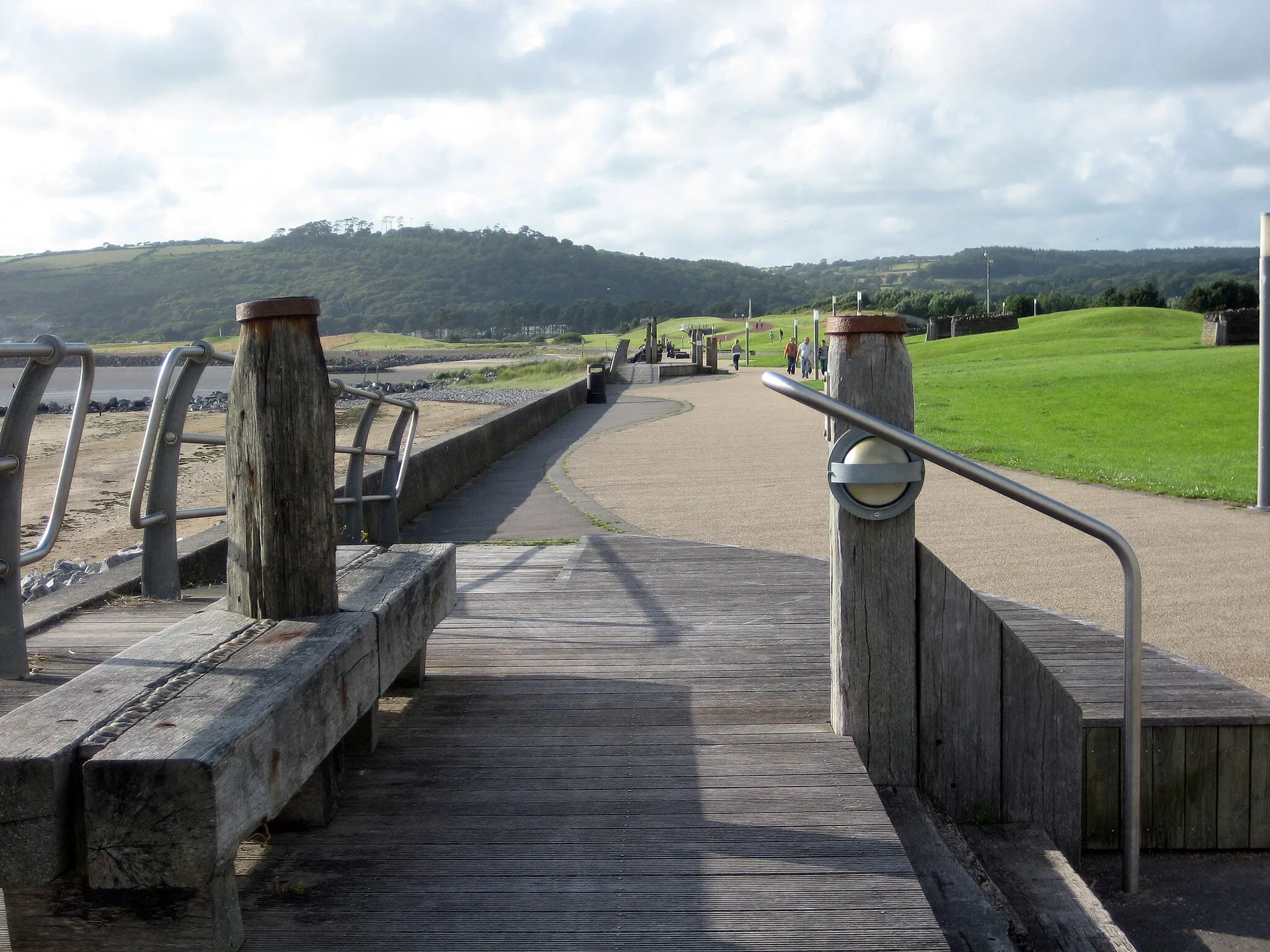 Photo showing: Millennium coastal path, Llanelli stretch