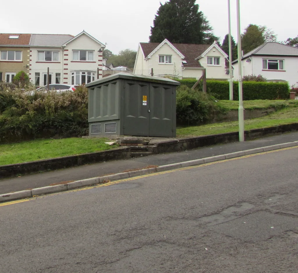 Photo showing: Bailey Street electricity substation, Ton Pentre