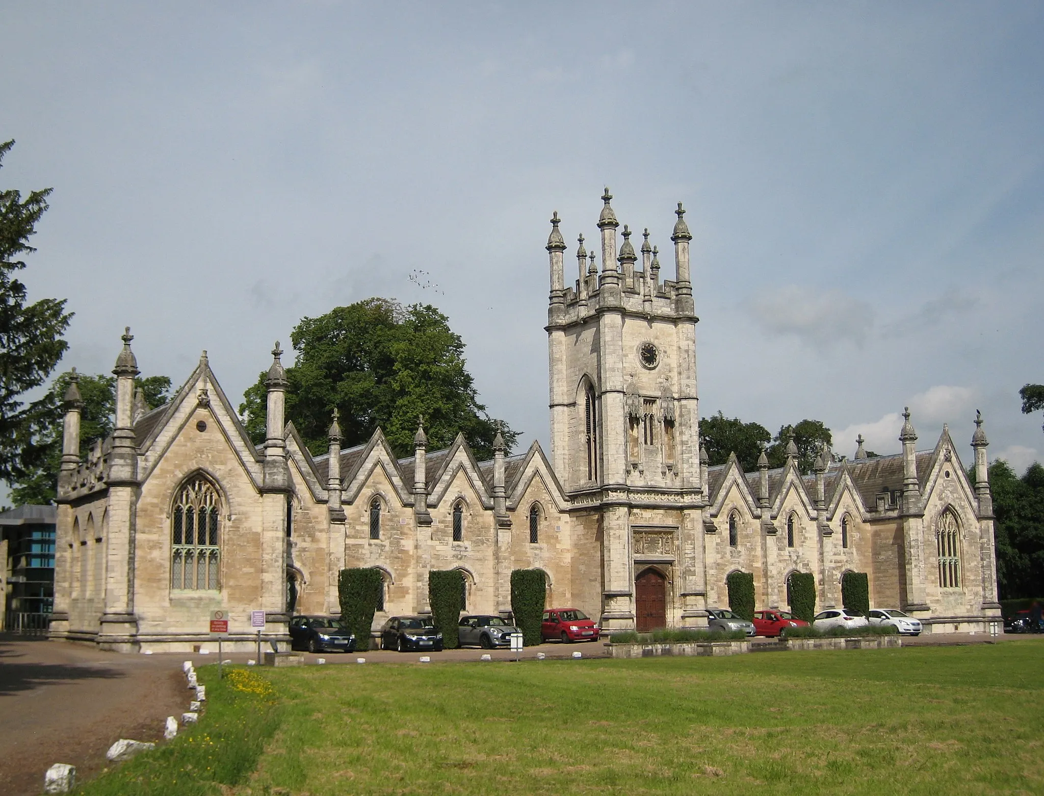 Photo showing: Gascoigne Almshouses, now Priory Park.