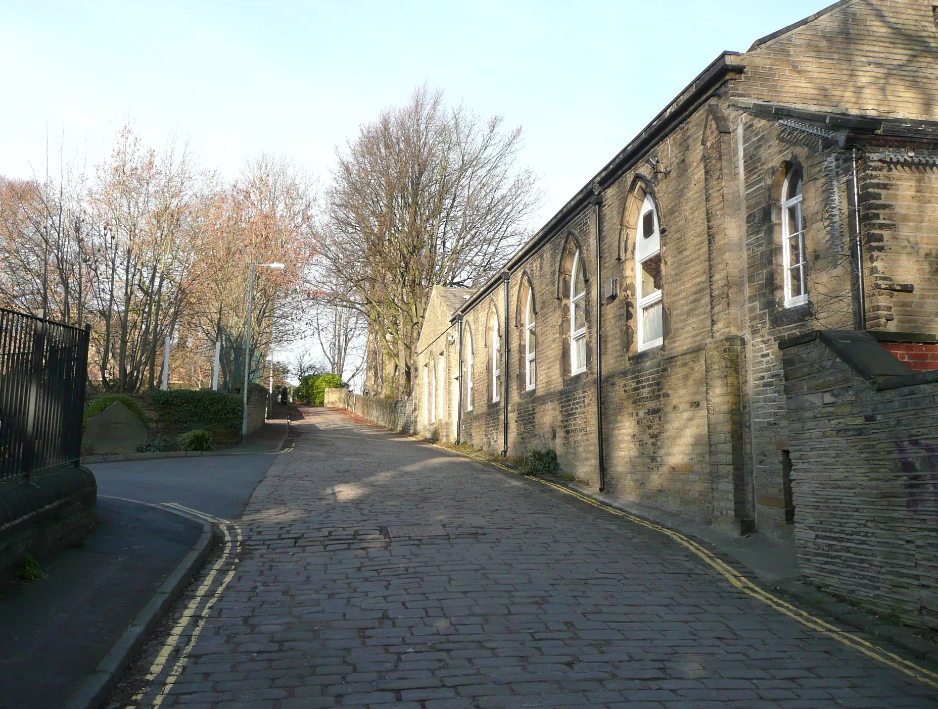 Photo showing: Parsonage Lane, Brighouse