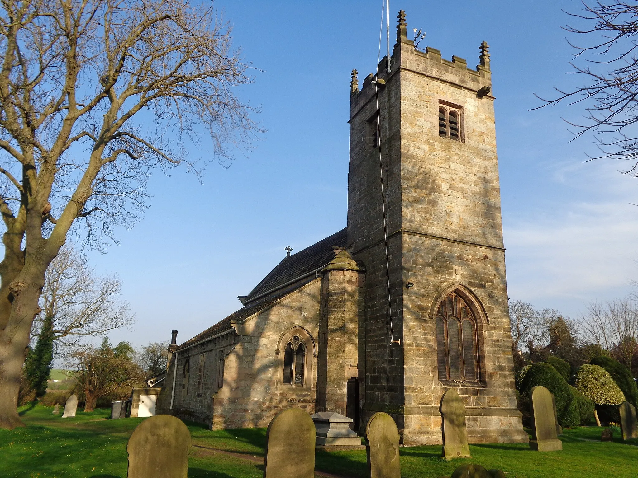 Photo showing: St. Oswald's Church, Collingham, Leeds, West Yorkshire. Taken on the afternoon of Tuesday the 1st of April 2014.
